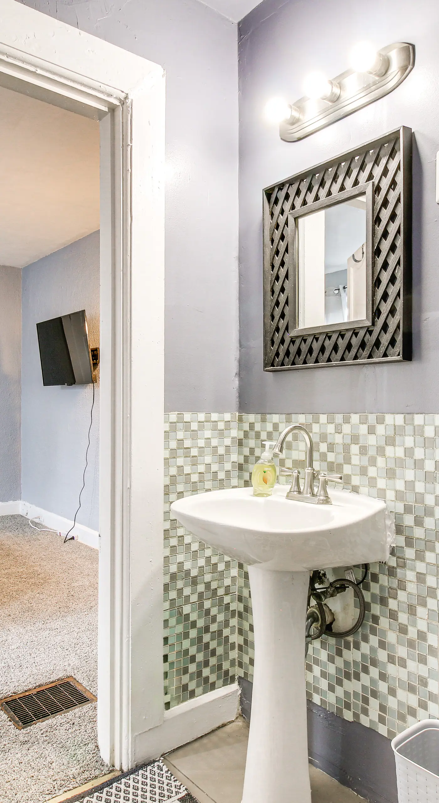Pet-Friendly Cincinnati Apt: 5 Mi to Downtown!