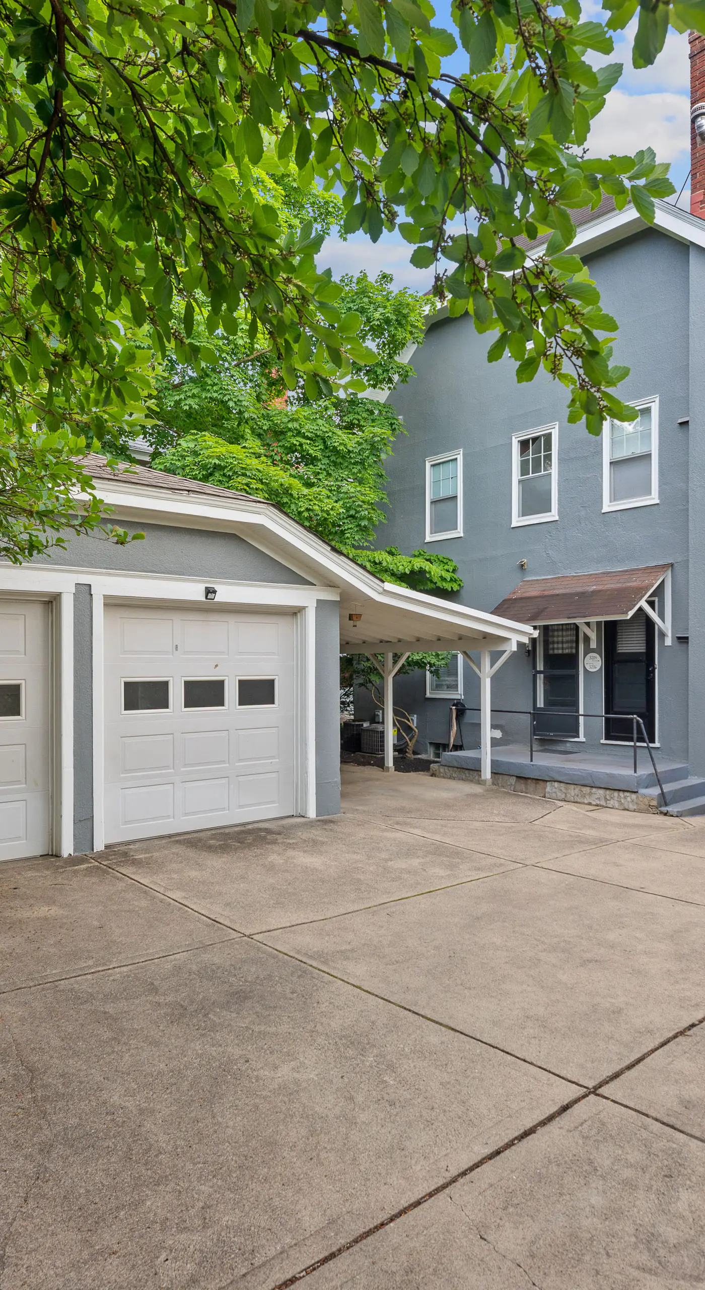 Cincinnati Apartment: 1 Mi to Hyde Park Square!