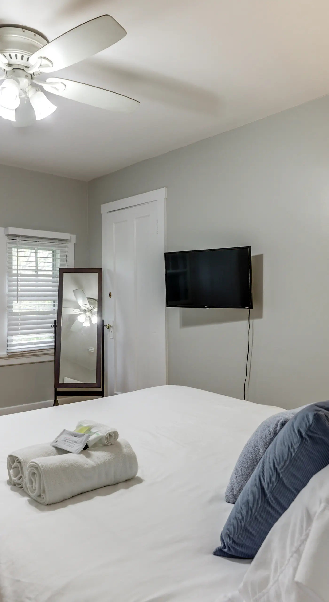 Cincinnati Apartment: 1 Mi to Hyde Park Square!