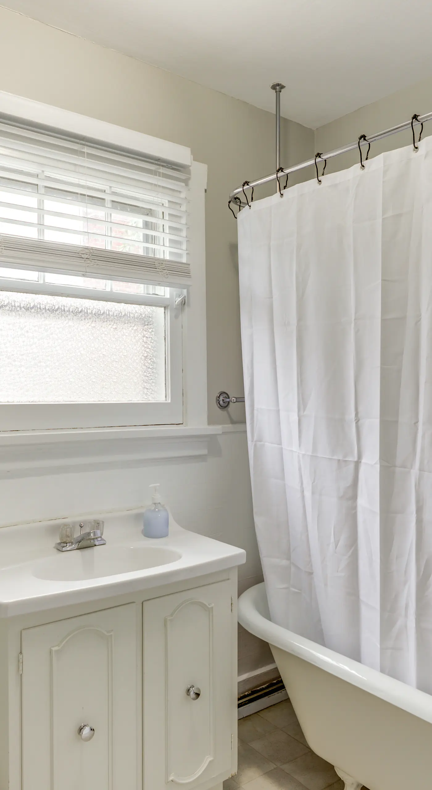 Cincinnati Apartment: 1 Mi to Hyde Park Square!