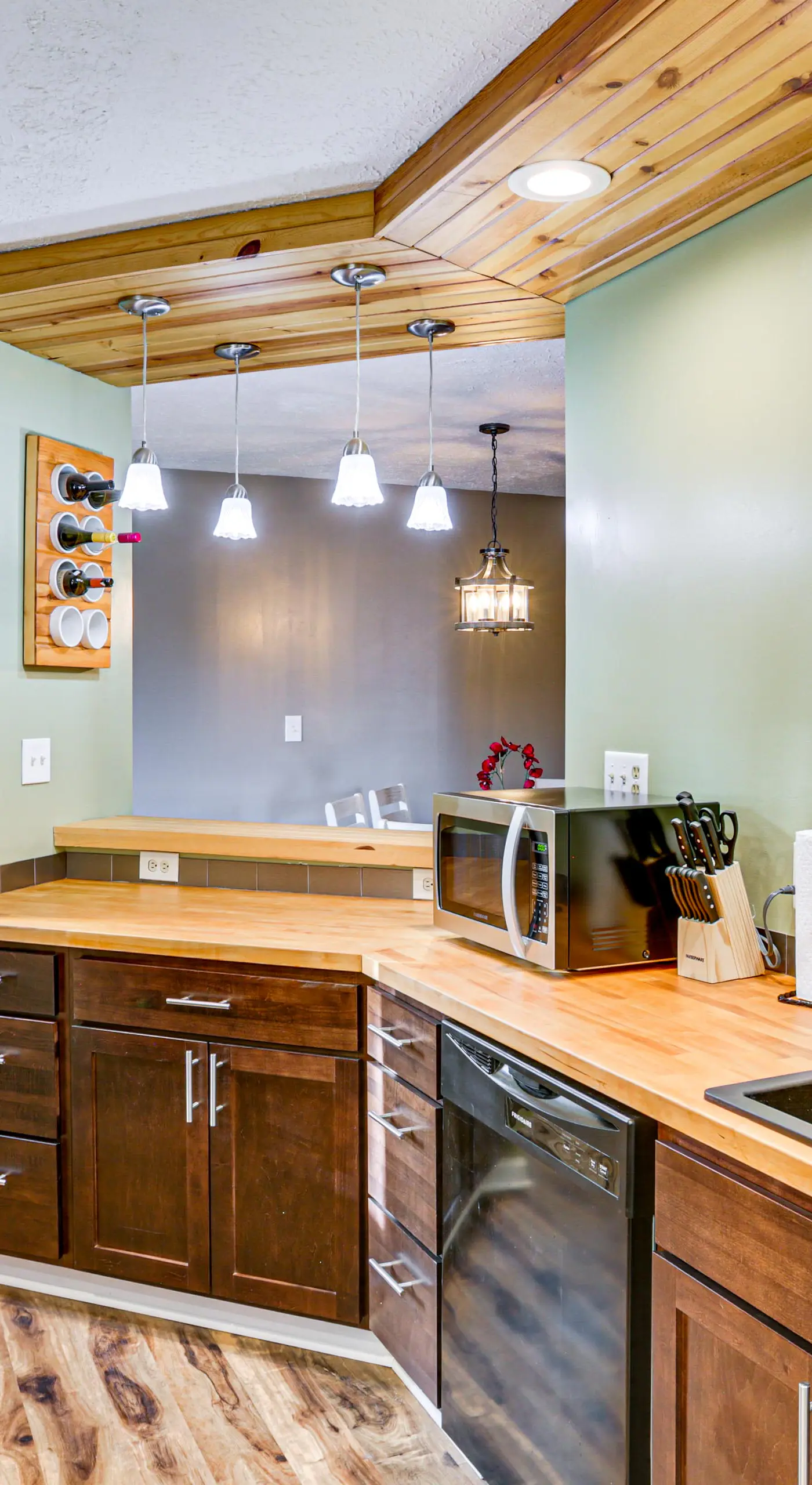 6 Mi to Dtwn Cincinnati: Dog-Friendly Apt w/ Yard
