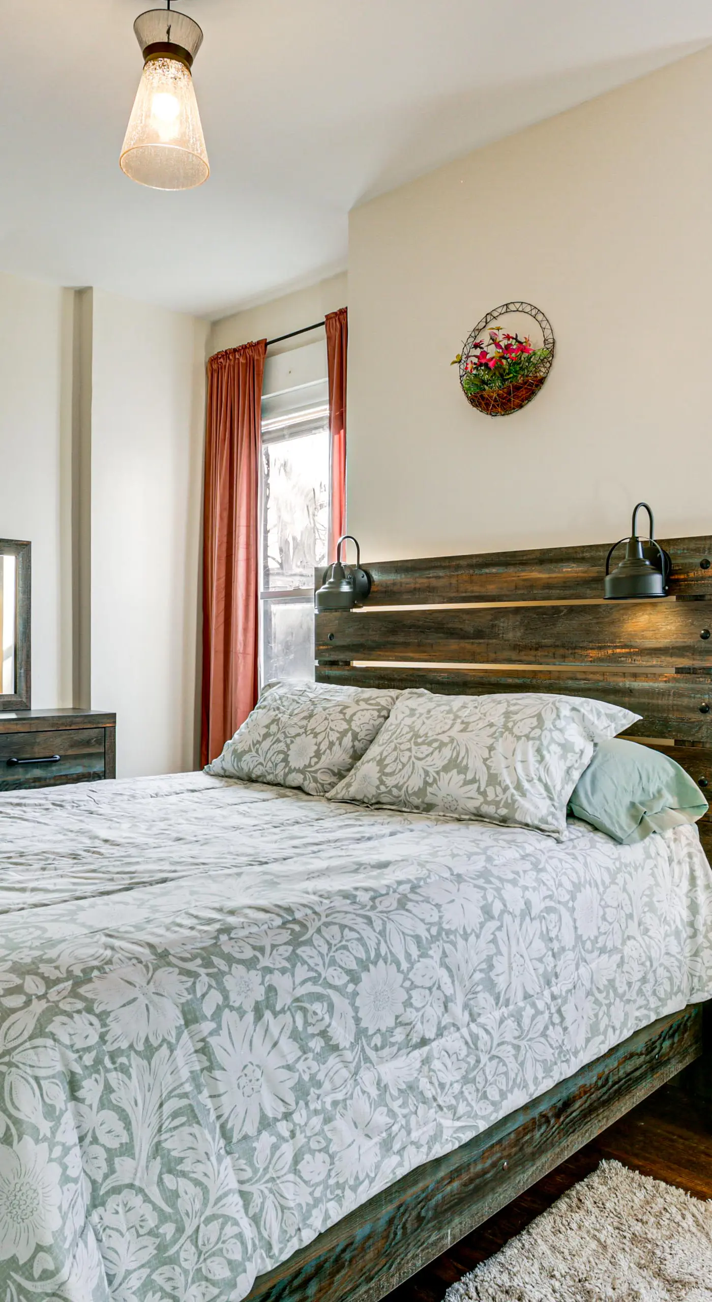 6 Mi to Dtwn Cincinnati: Dog-Friendly Apt w/ Yard