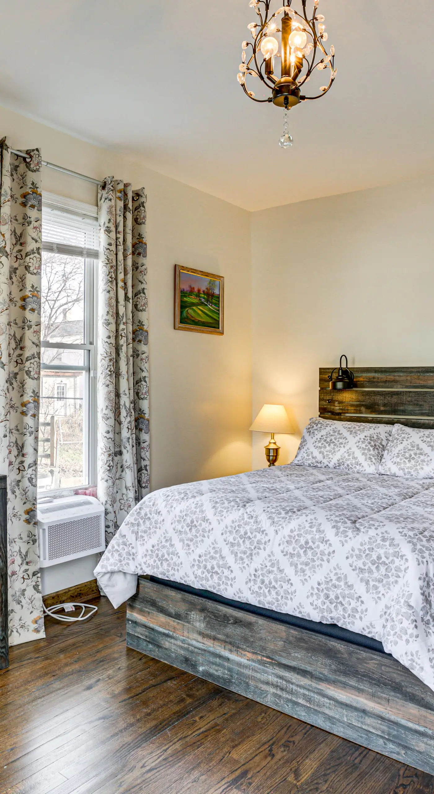 6 Mi to Dtwn Cincinnati: Dog-Friendly Apt w/ Yard