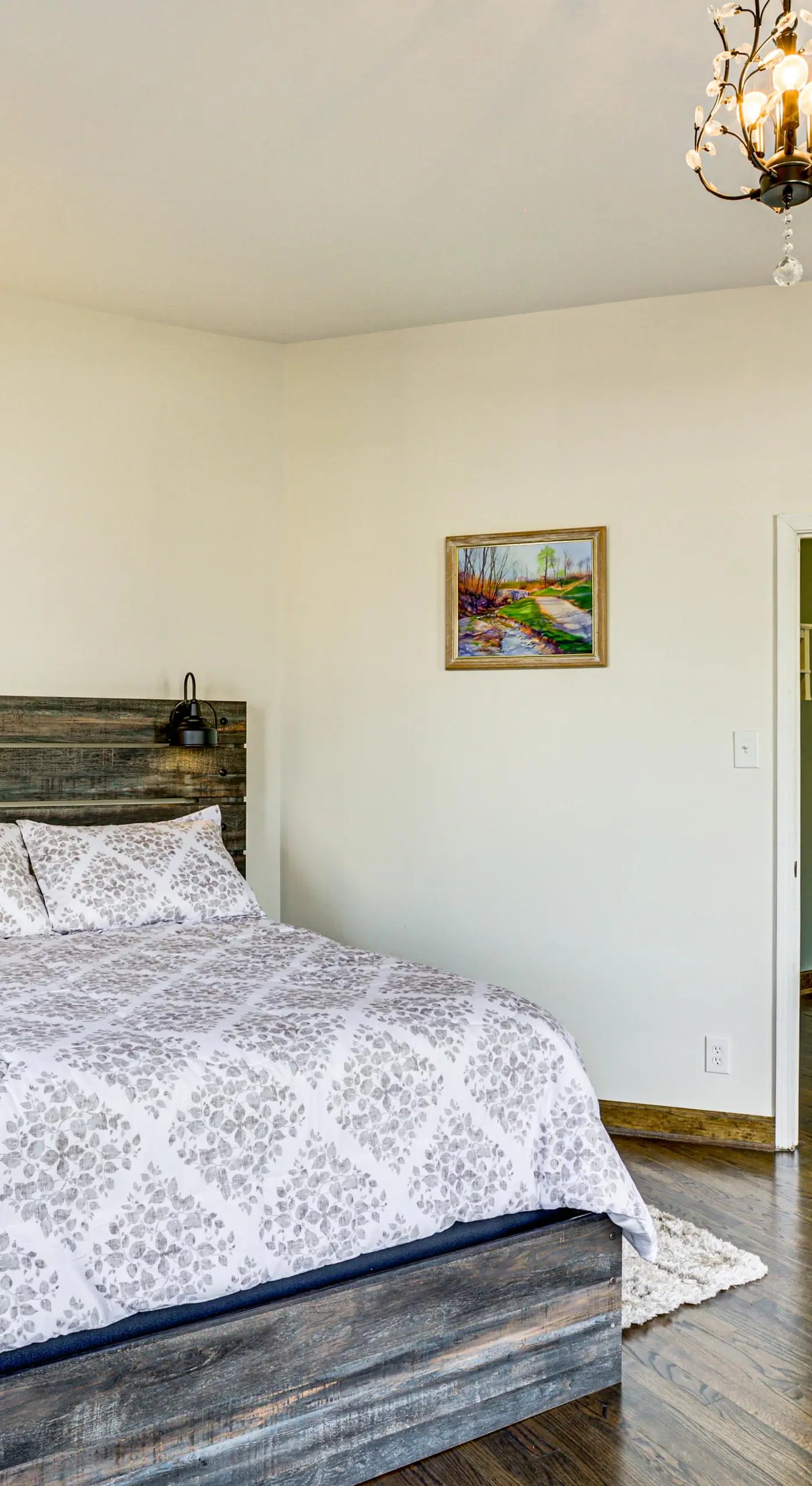 6 Mi to Dtwn Cincinnati: Dog-Friendly Apt w/ Yard