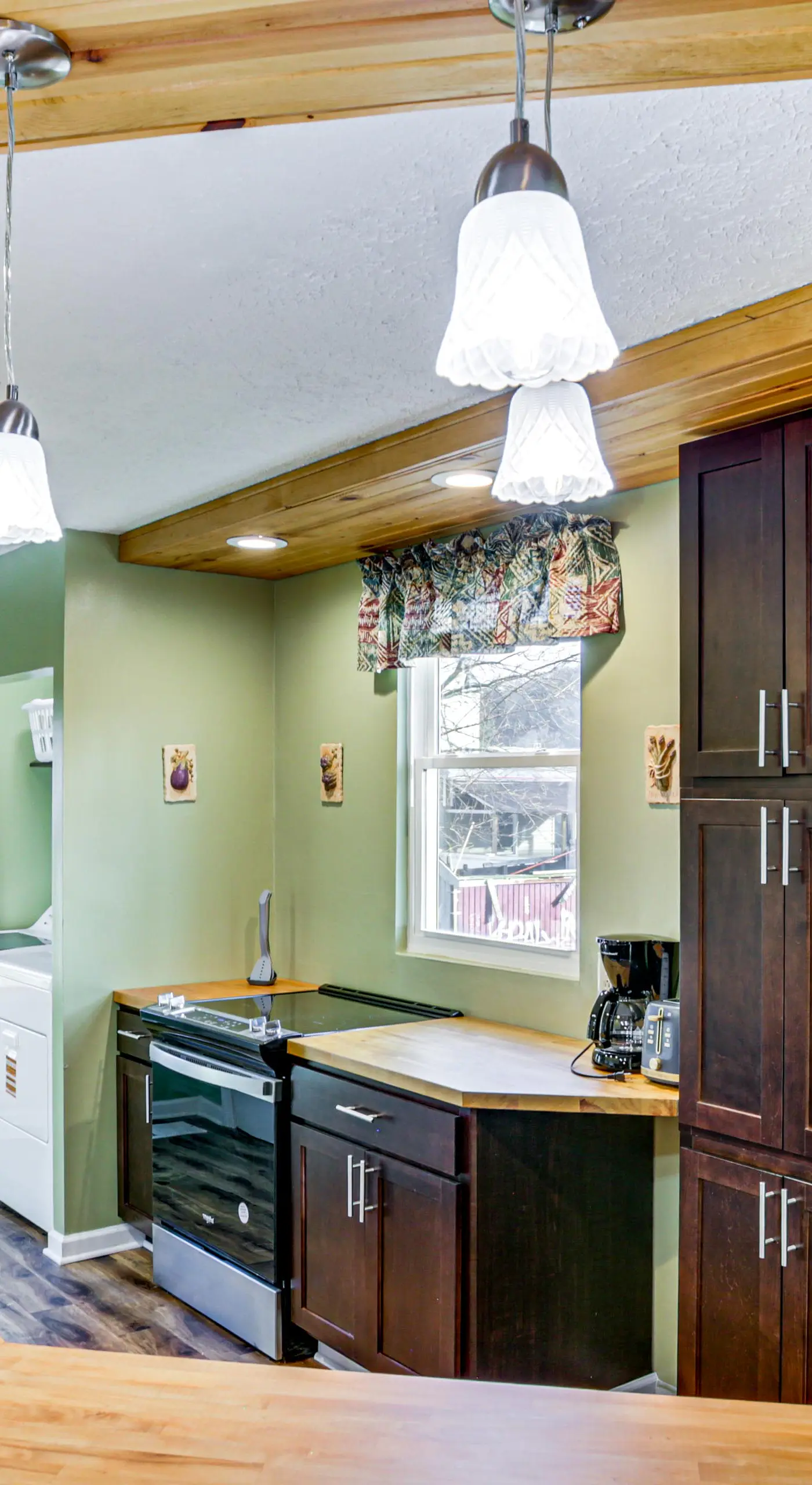 6 Mi to Dtwn Cincinnati: Dog-Friendly Apt w/ Yard