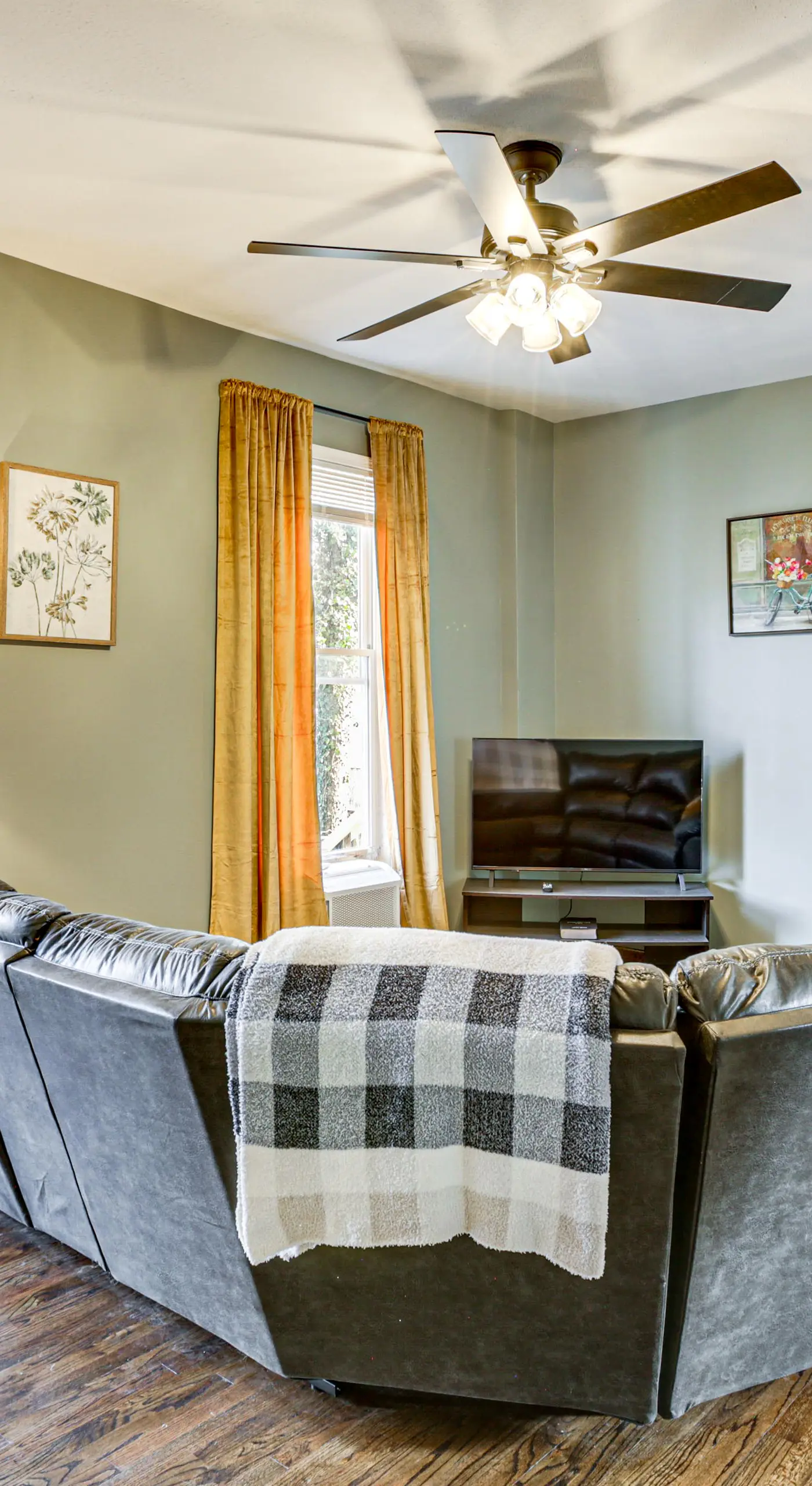 6 Mi to Dtwn Cincinnati: Dog-Friendly Apt w/ Yard