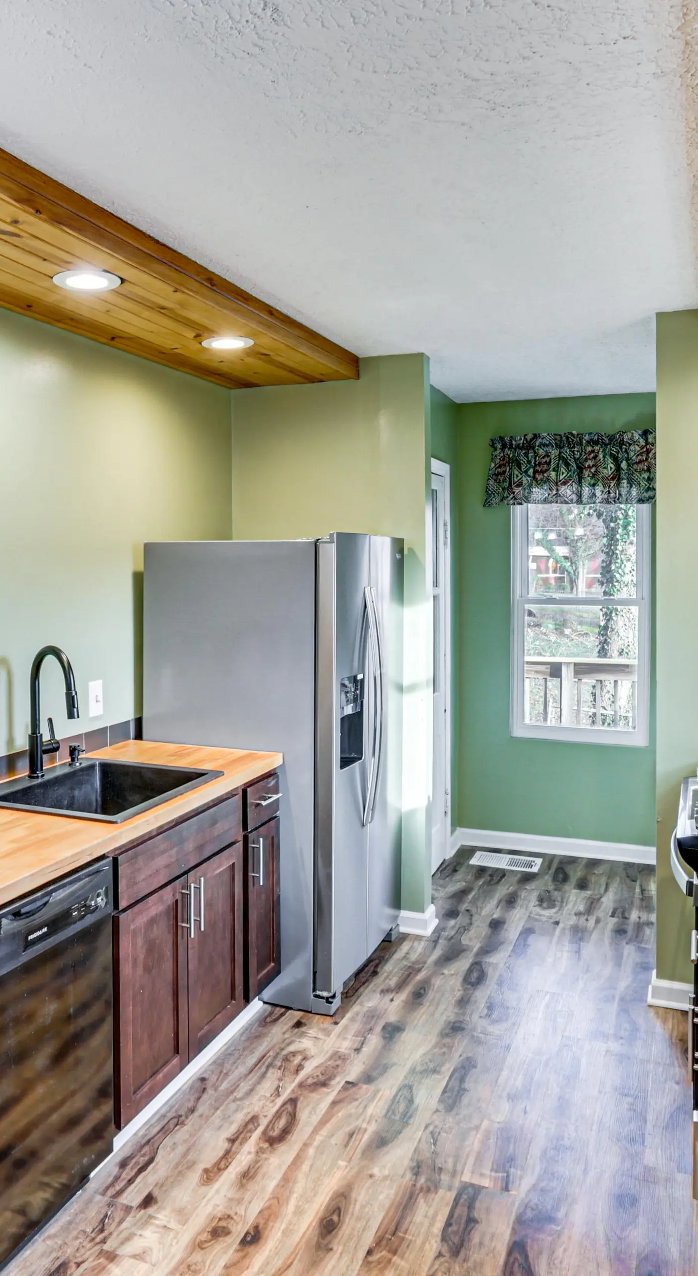 6 Mi to Dtwn Cincinnati: Dog-Friendly Apt w/ Yard
