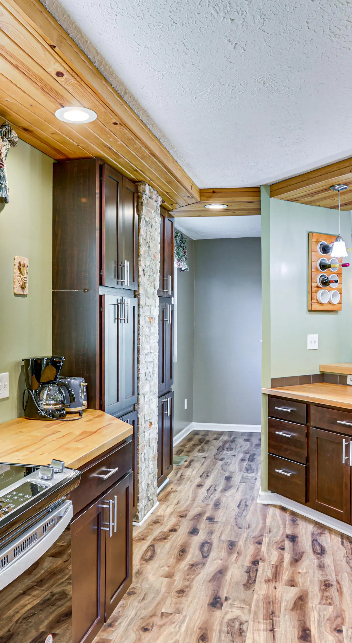 6 Mi to Dtwn Cincinnati: Dog-Friendly Apt w/ Yard