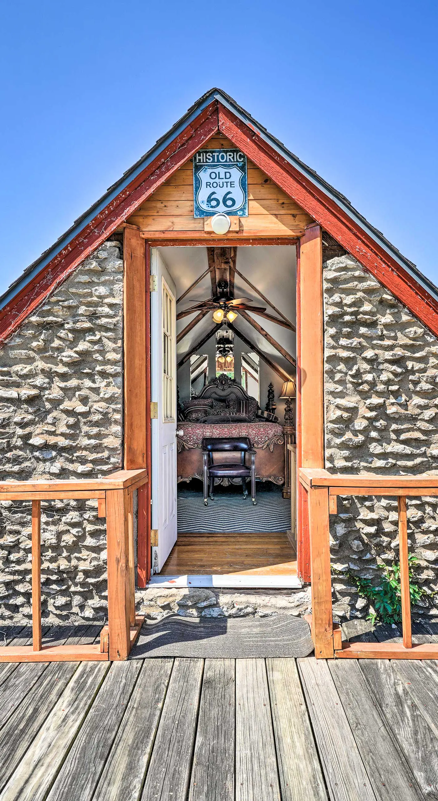 'The Rockhouse Cottage' with Deck on Tulsa Farm!