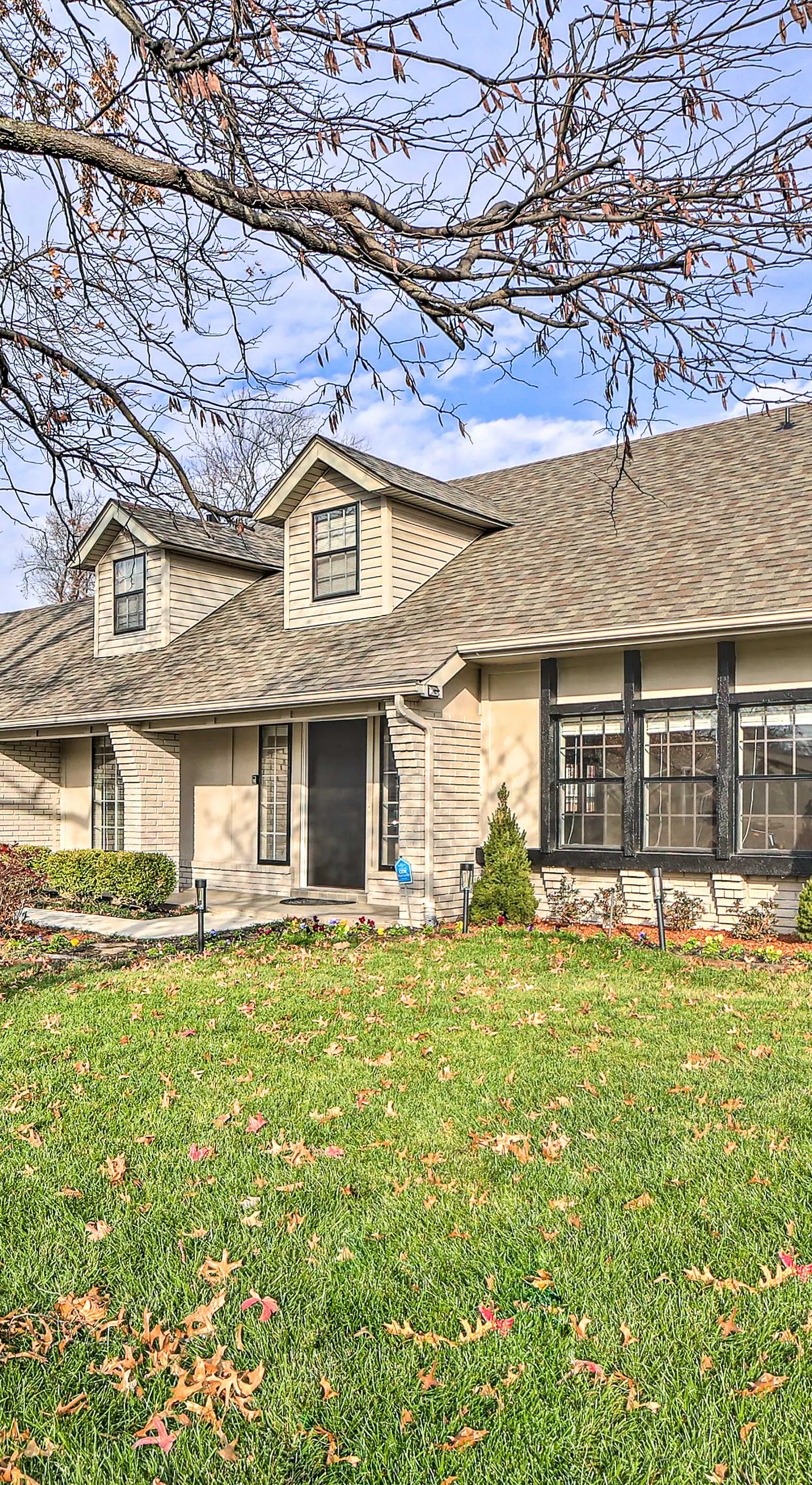 Immaculate 'Woodland View' Retreat w/ Hot Tub