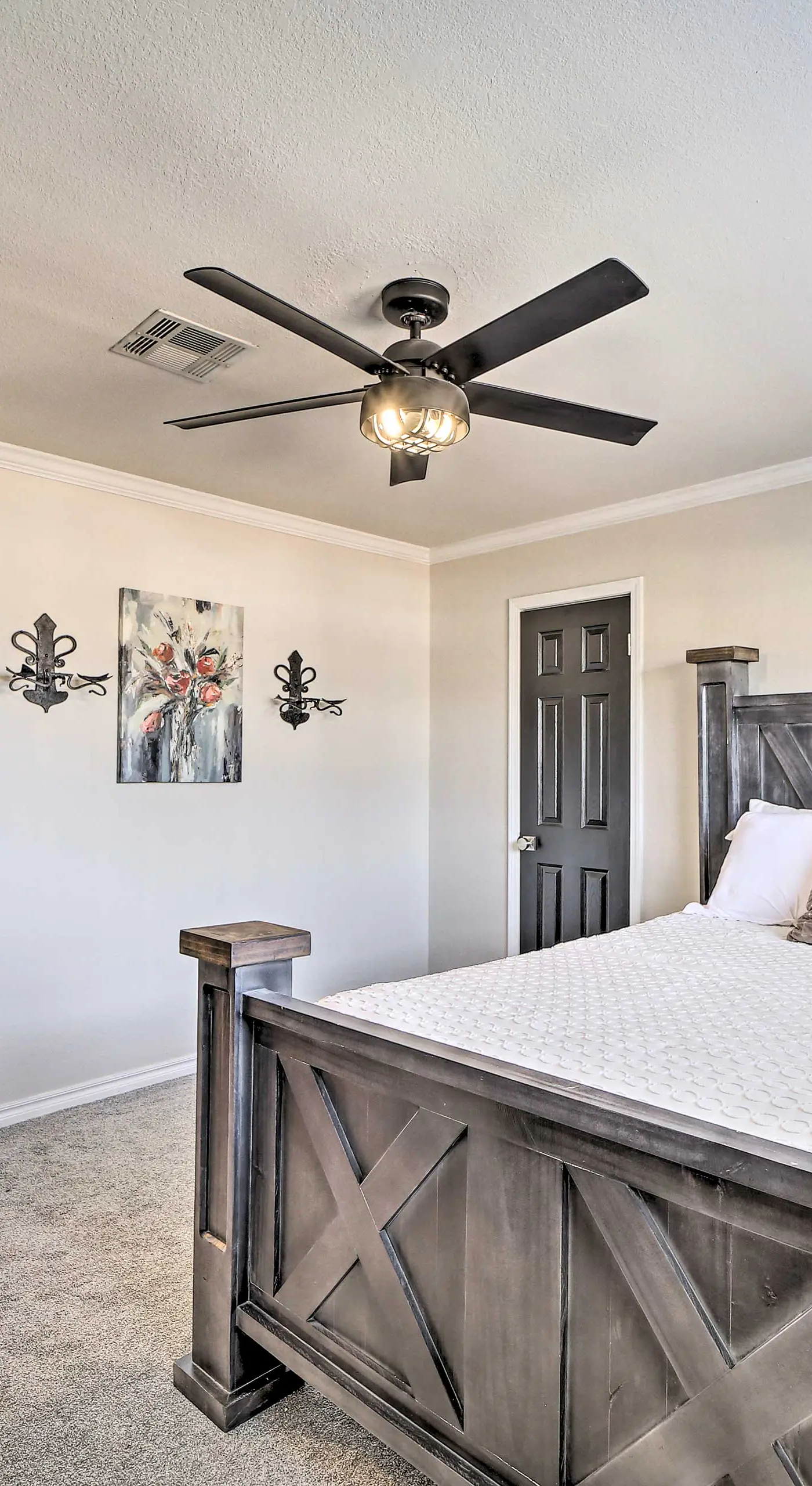 Immaculate 'Woodland View' Retreat w/ Hot Tub