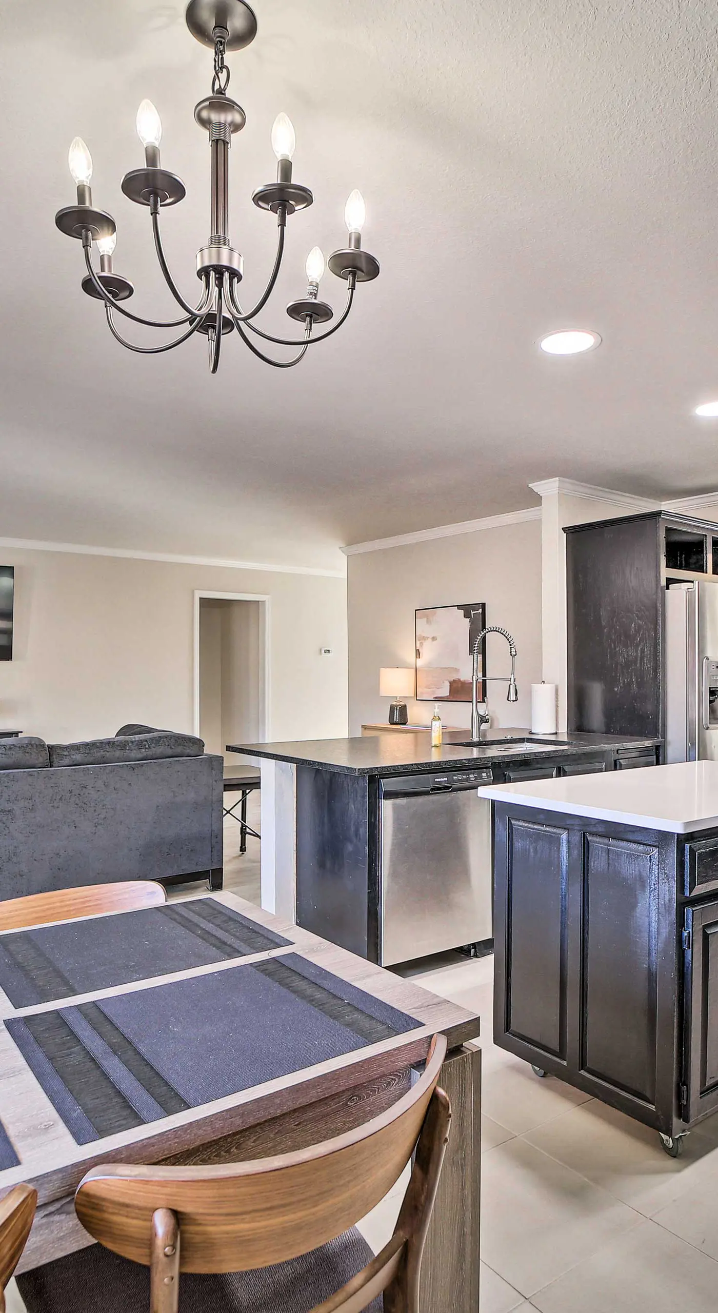 Immaculate 'Woodland View' Retreat w/ Hot Tub