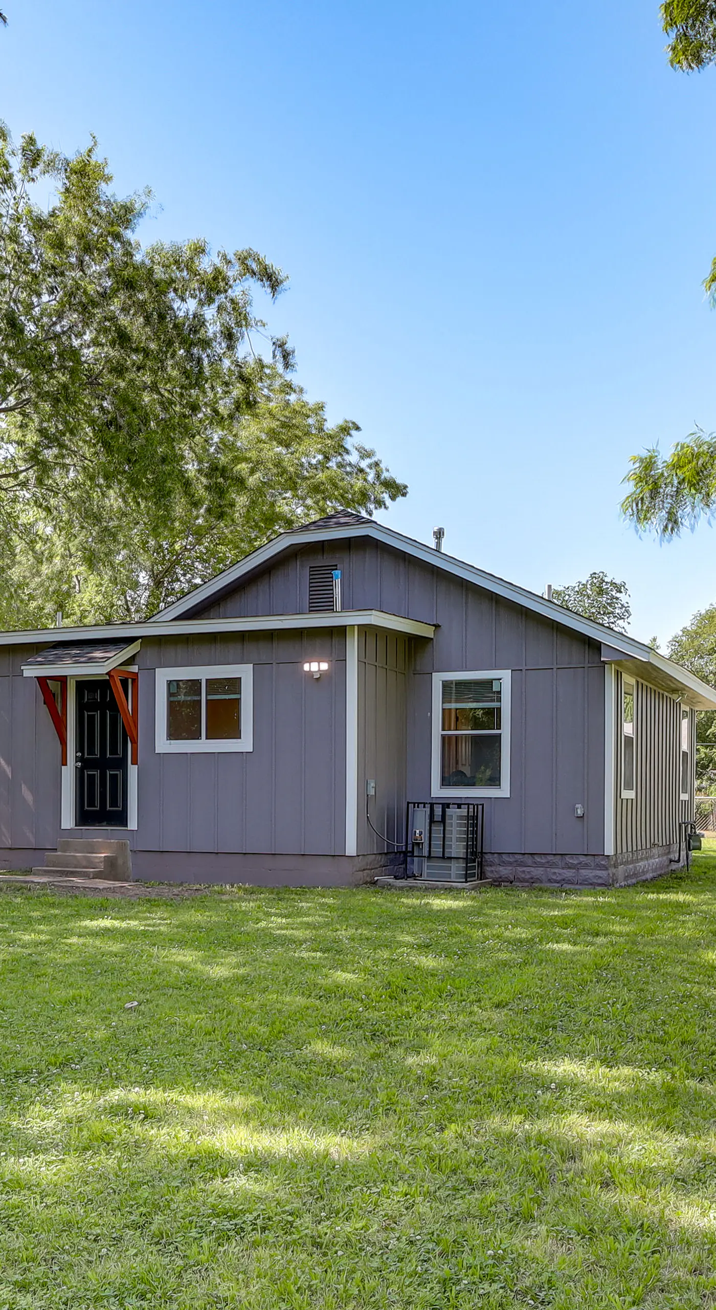 Remodeled Tulsa House w/ Yard ~ 4 Mi to Downtown!