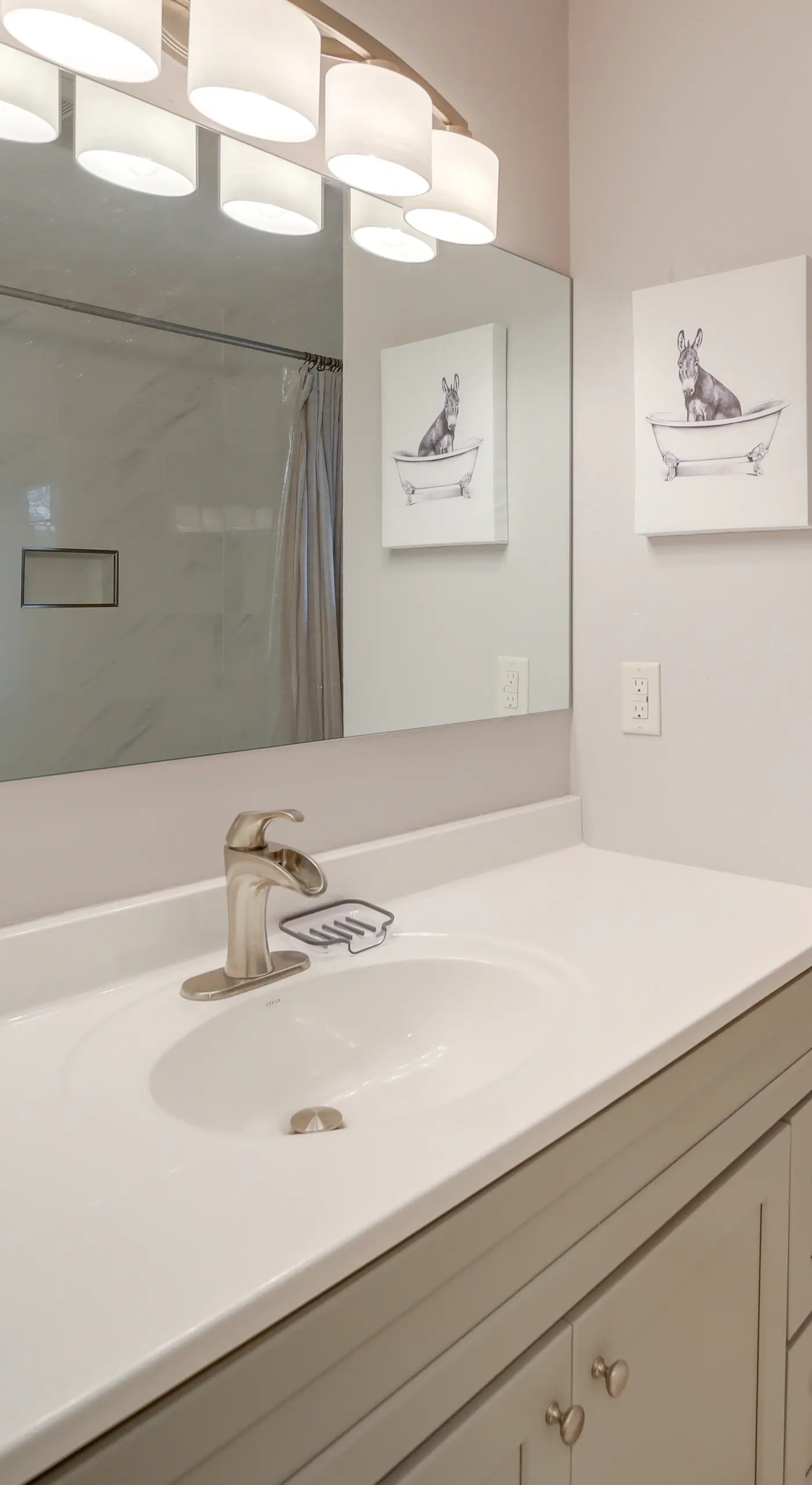 6 Mi to Dtwn: Dog-Friendly Home w/ Yard in Tulsa