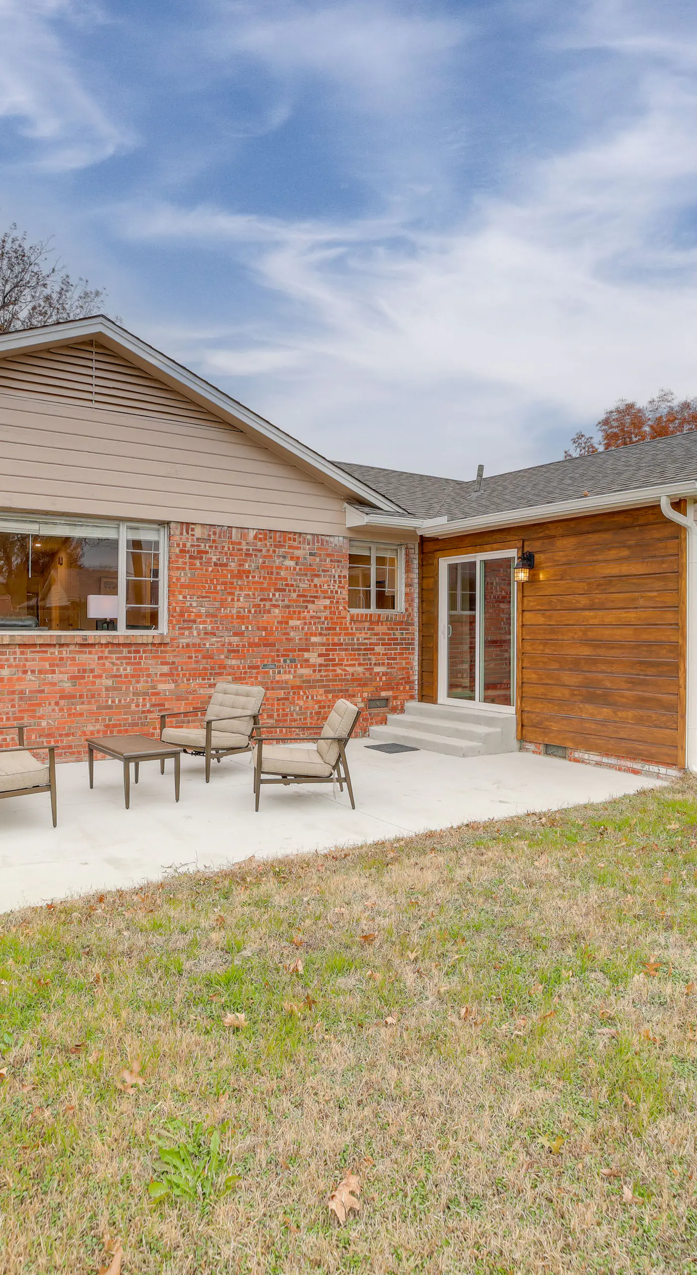 6 Mi to Dtwn: Dog-Friendly Home w/ Yard in Tulsa