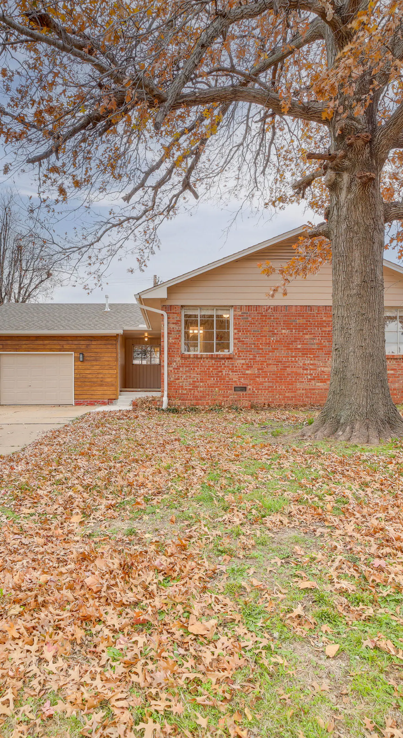 6 Mi to Dtwn: Dog-Friendly Home w/ Yard in Tulsa