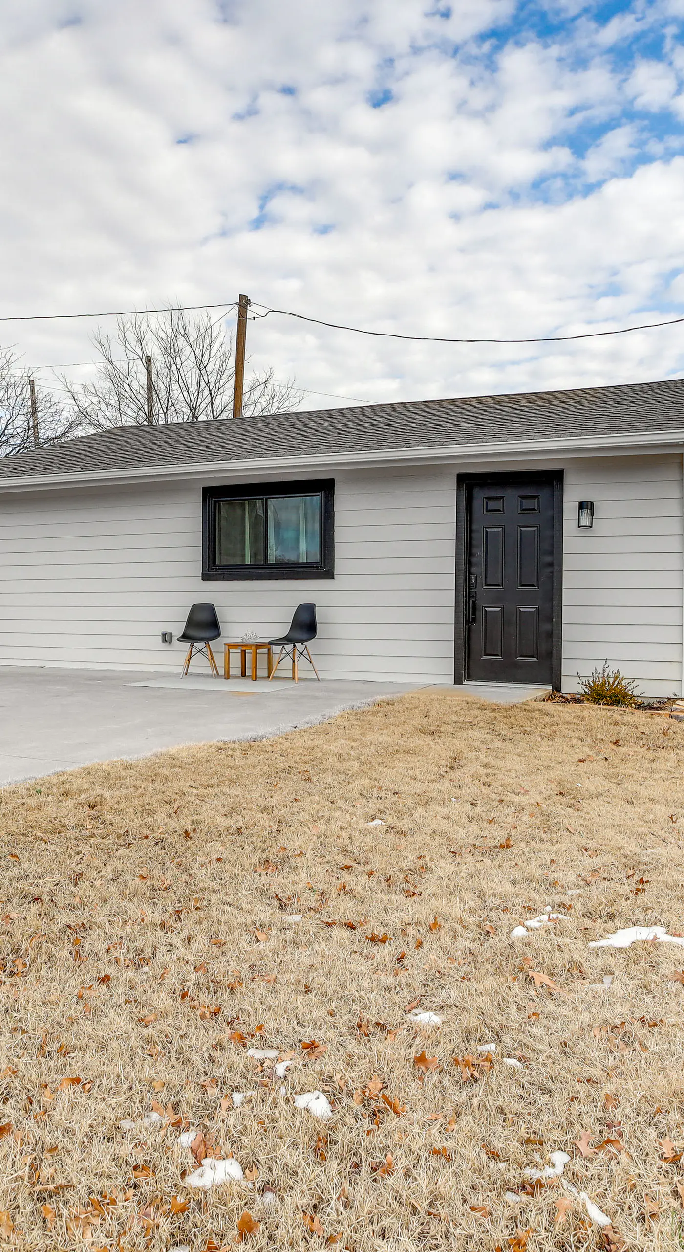 Central & Modern Studio w/ Workspace in Owasso!