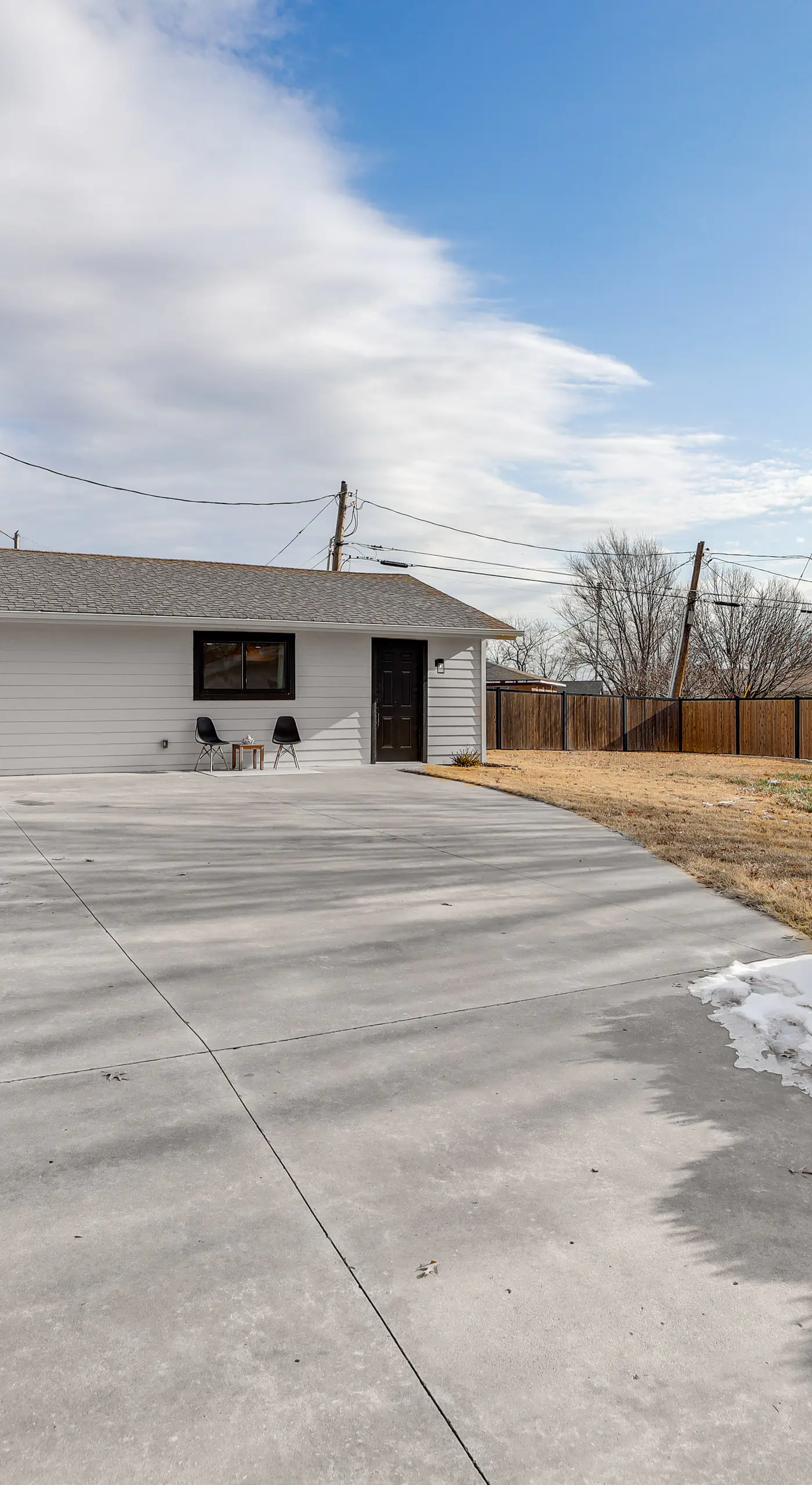 Central & Modern Studio w/ Workspace in Owasso!