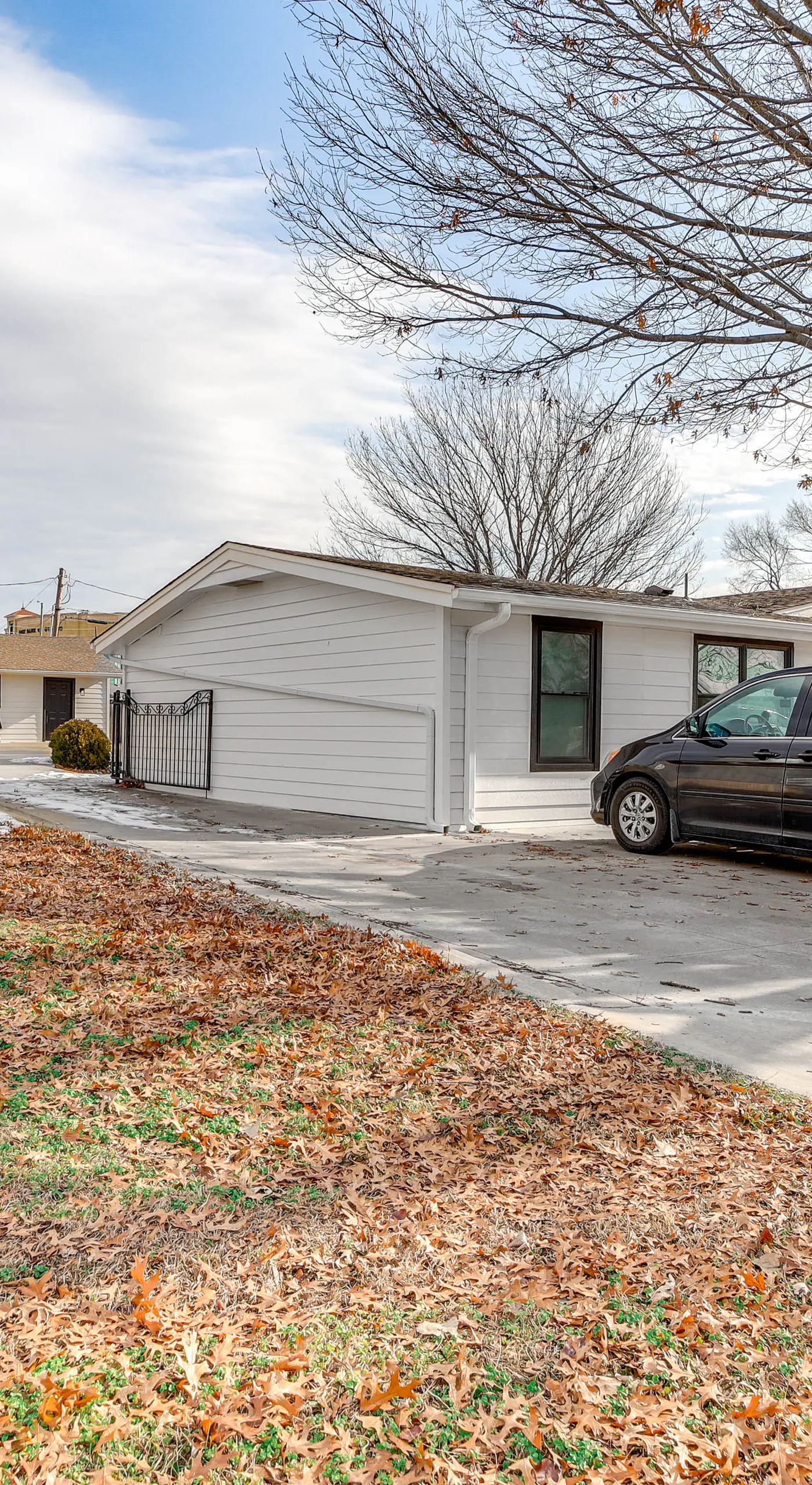 Central & Modern Studio w/ Workspace in Owasso!