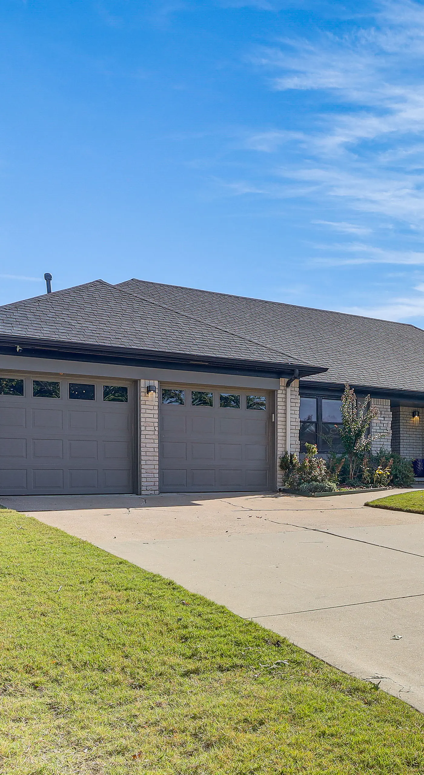 Pet-Friendly Home w/ Yard: 8 Mi to Downtown Tulsa!