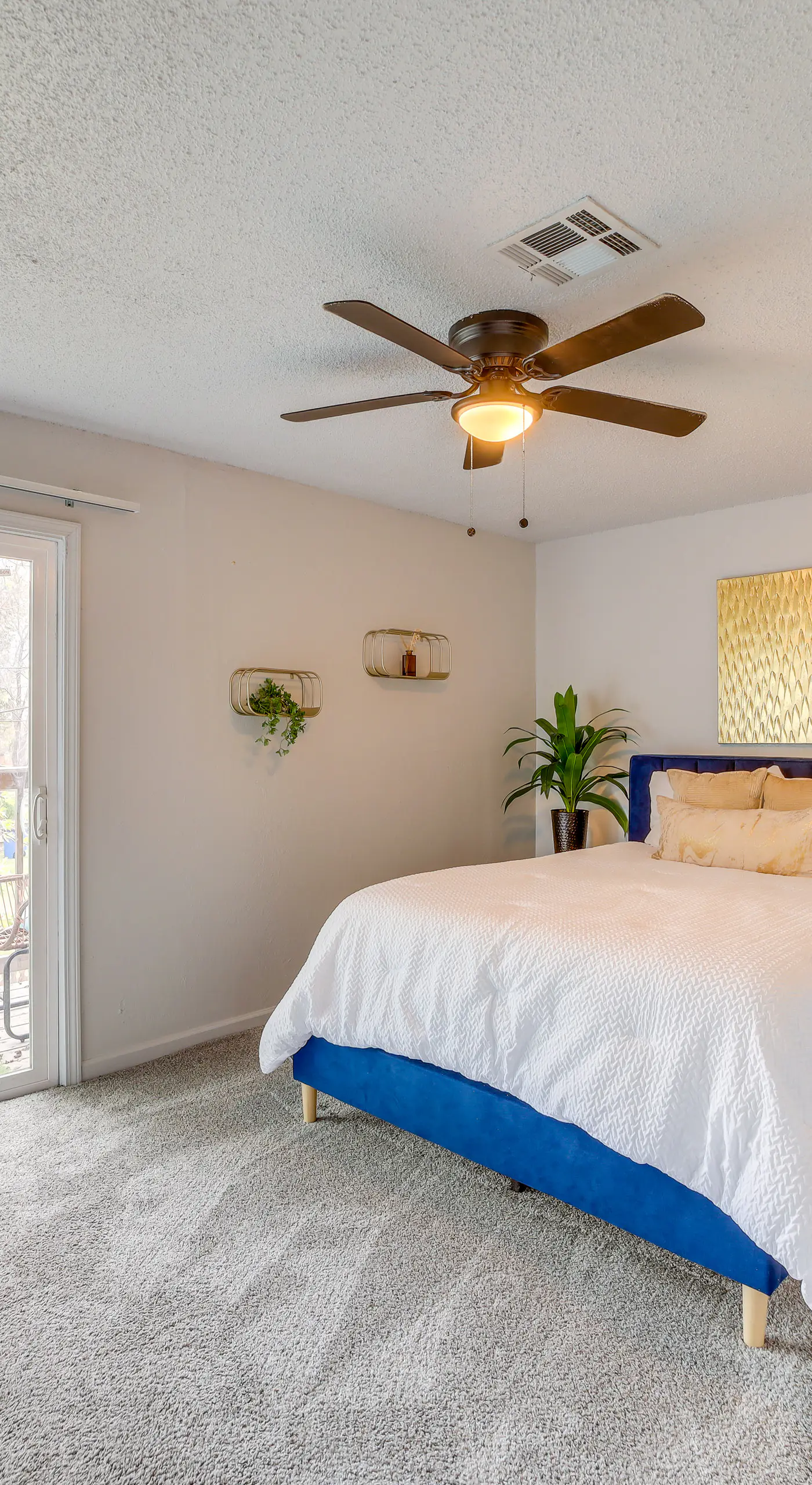Pet-Friendly Retreat w/ Yard, 12 Mi to Dtwn Tulsa