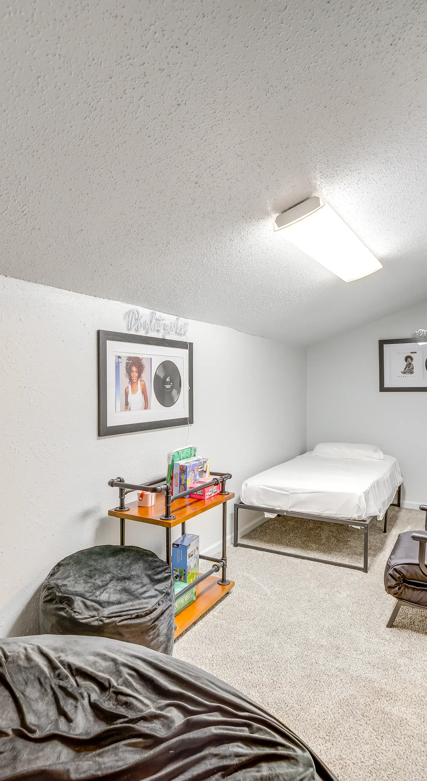 Pet-Friendly Retreat w/ Yard, 12 Mi to Dtwn Tulsa