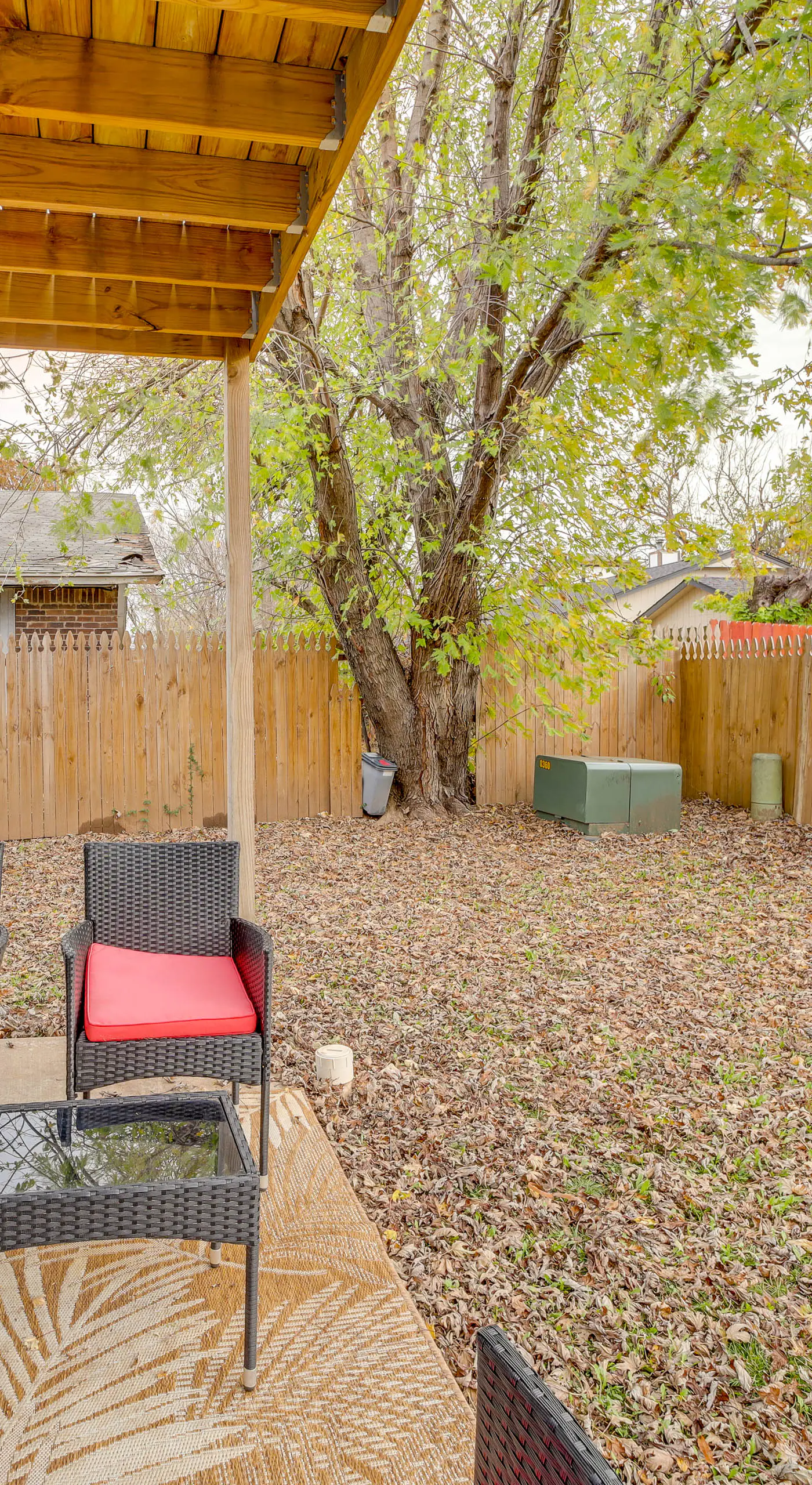 Pet-Friendly Retreat w/ Yard, 12 Mi to Dtwn Tulsa