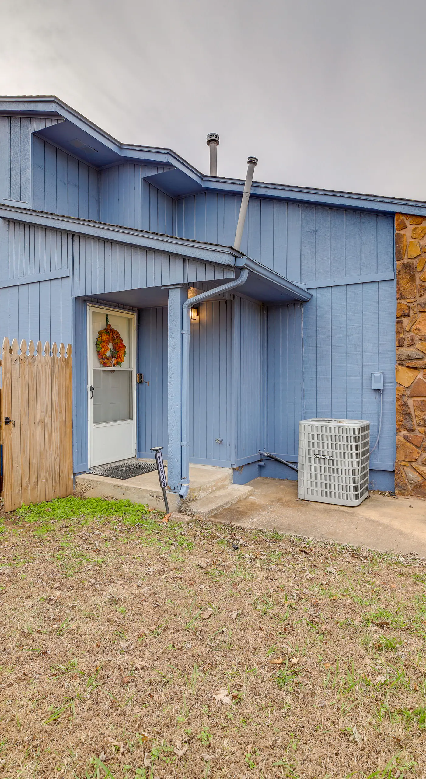 Pet-Friendly Retreat w/ Yard, 12 Mi to Dtwn Tulsa