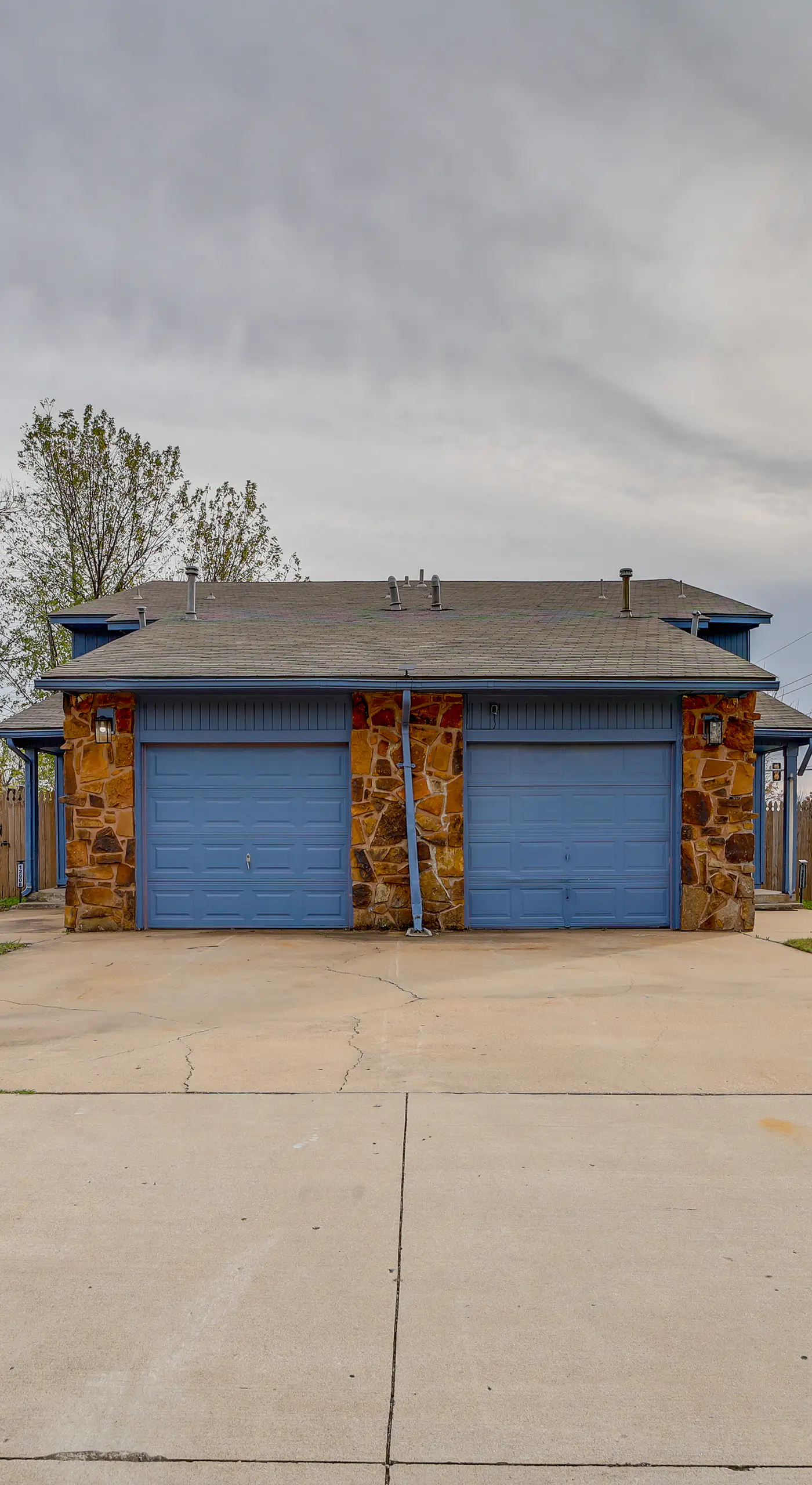 Pet-Friendly Retreat w/ Yard, 12 Mi to Dtwn Tulsa