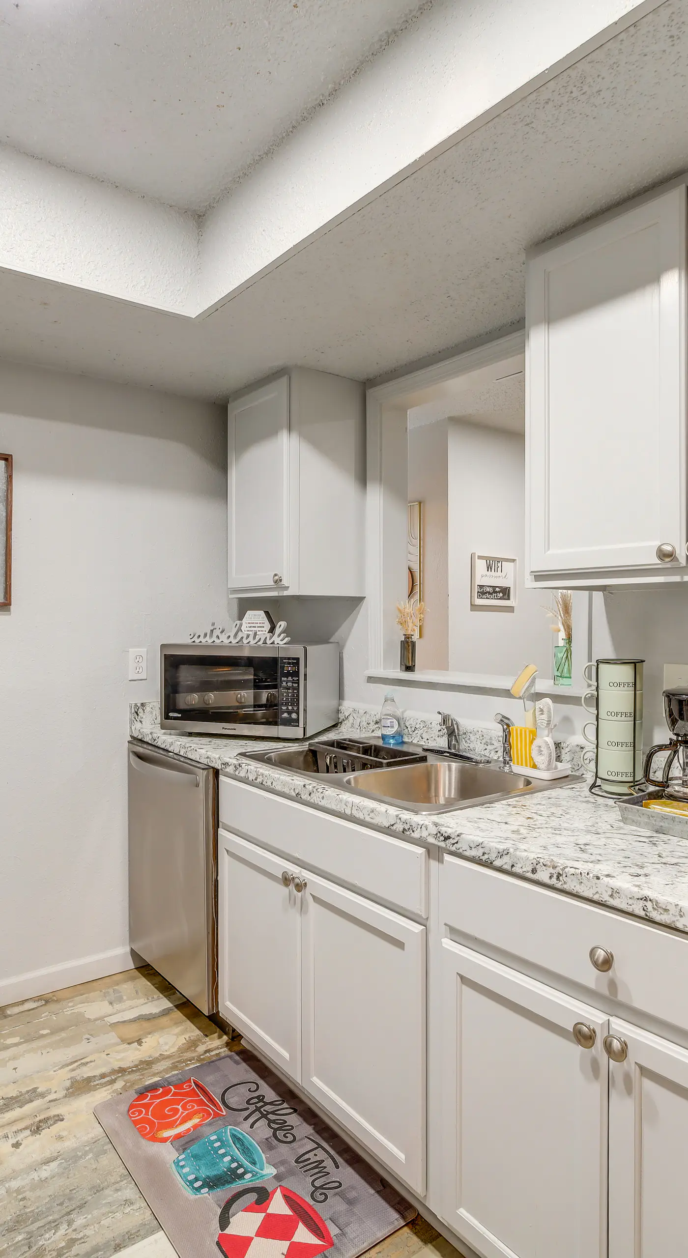 Pet-Friendly Retreat w/ Yard, 12 Mi to Dtwn Tulsa