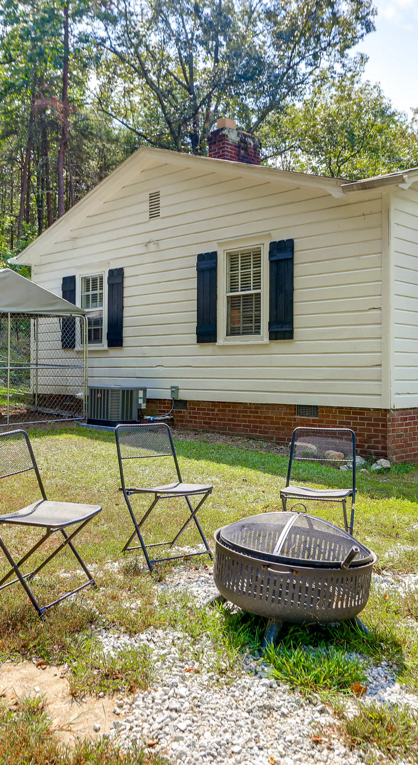 < 1 Mi to Paris Mtn State Park: Retreat w/ Deck!