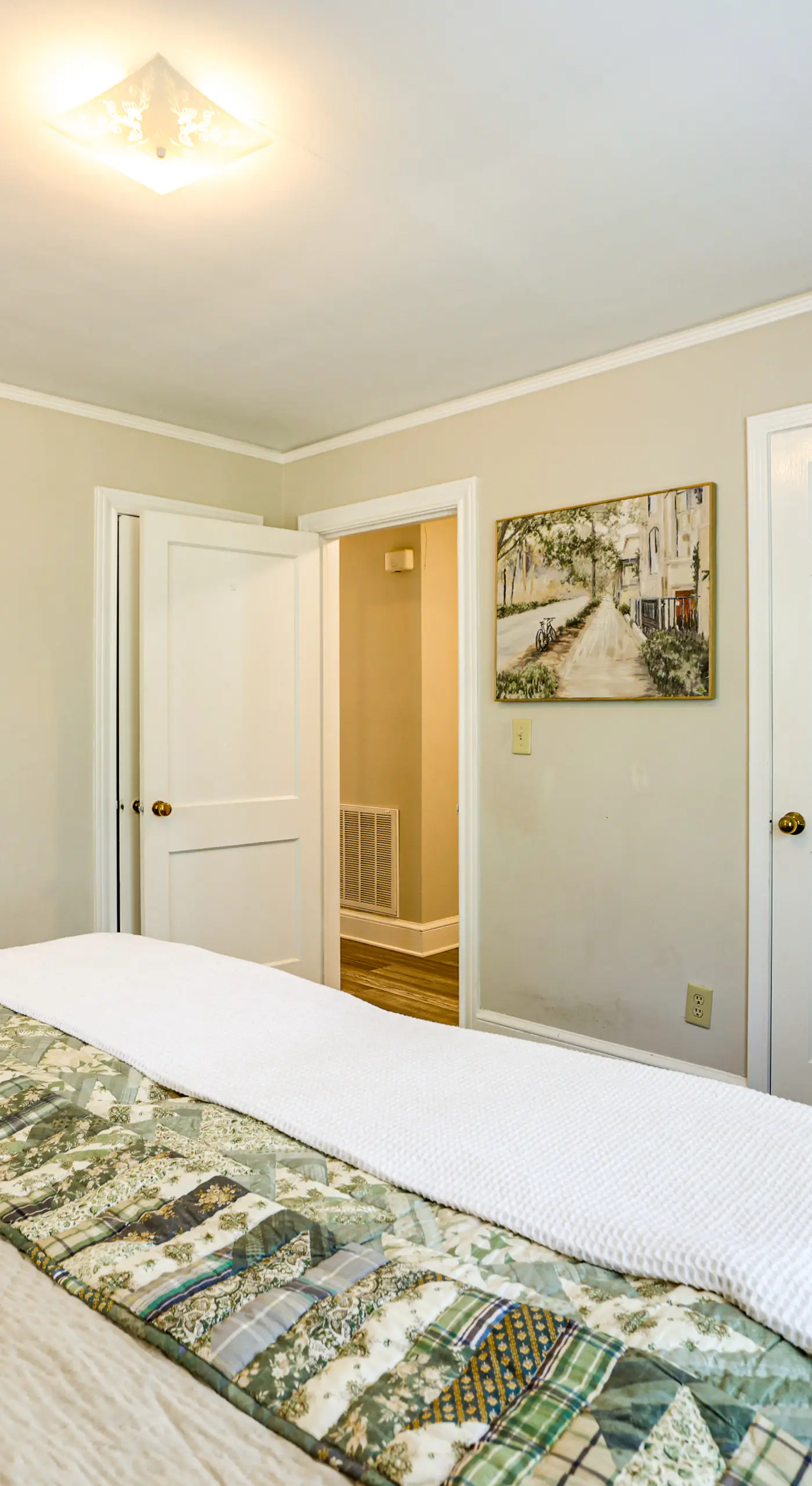 < 1 Mi to Paris Mtn State Park: Retreat w/ Deck!