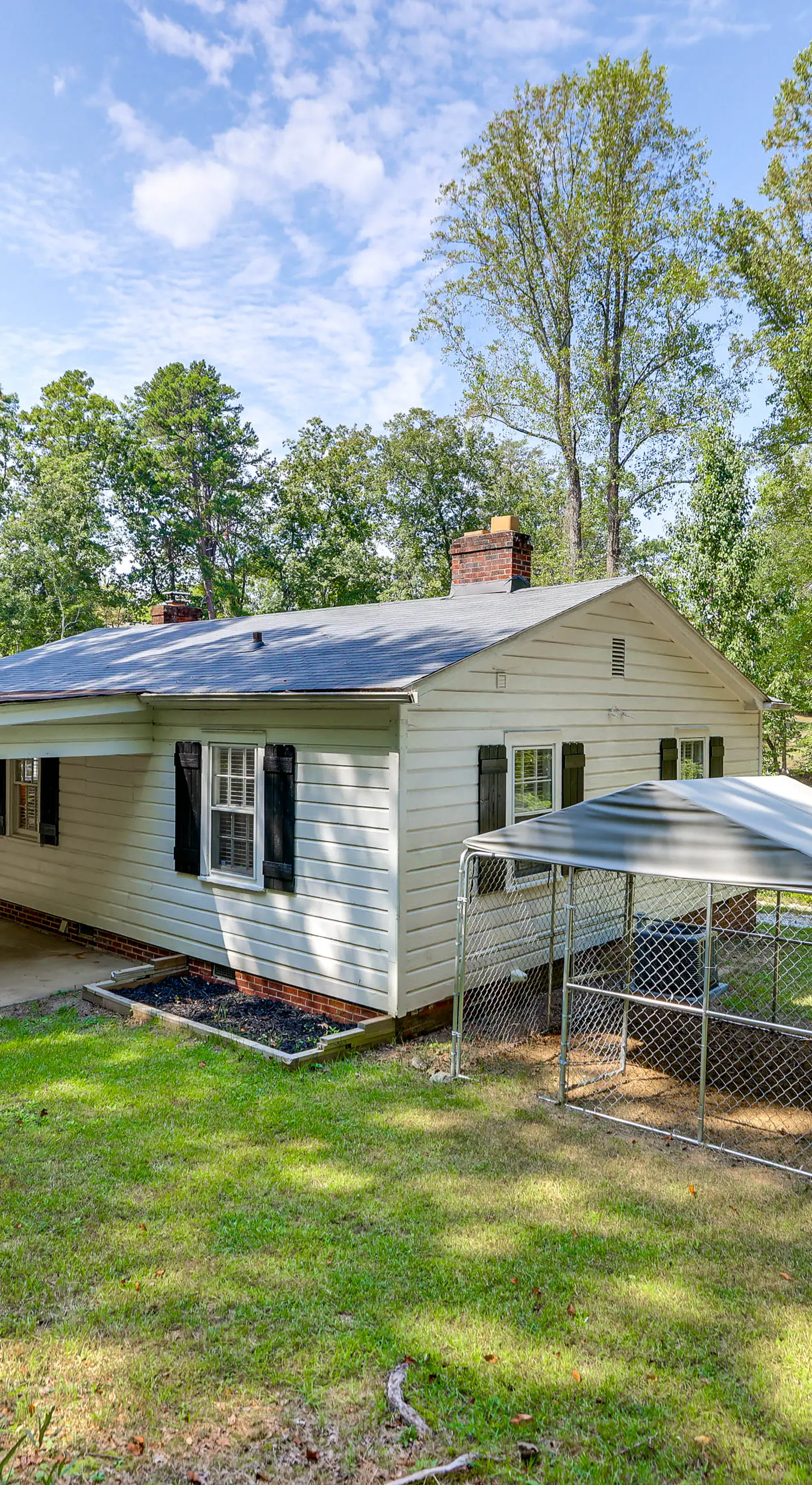 < 1 Mi to Paris Mtn State Park: Retreat w/ Deck!