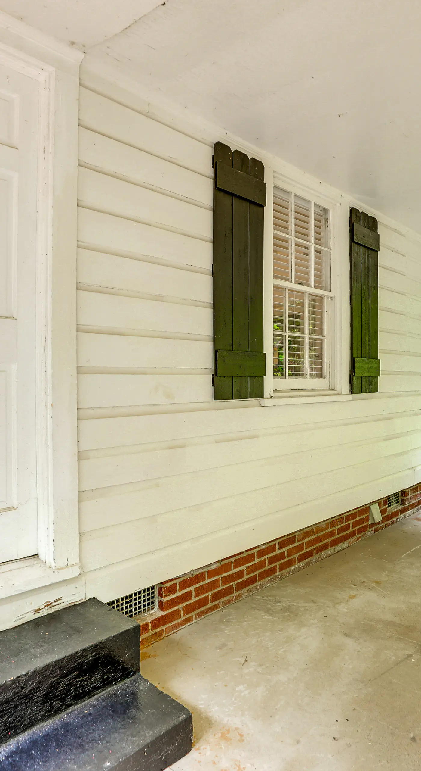 < 1 Mi to Paris Mtn State Park: Retreat w/ Deck!