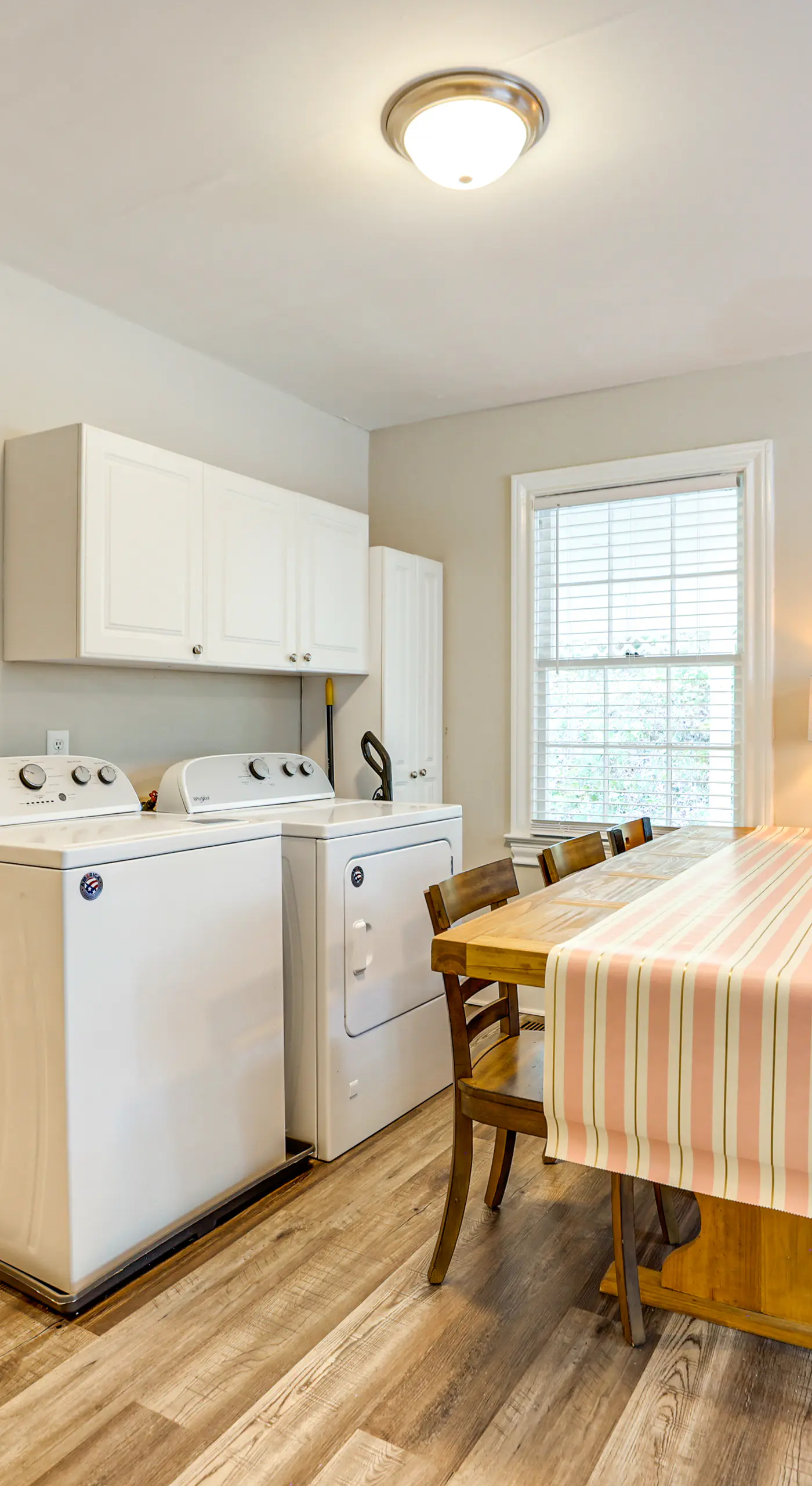 < 1 Mi to Paris Mtn State Park: Retreat w/ Deck!