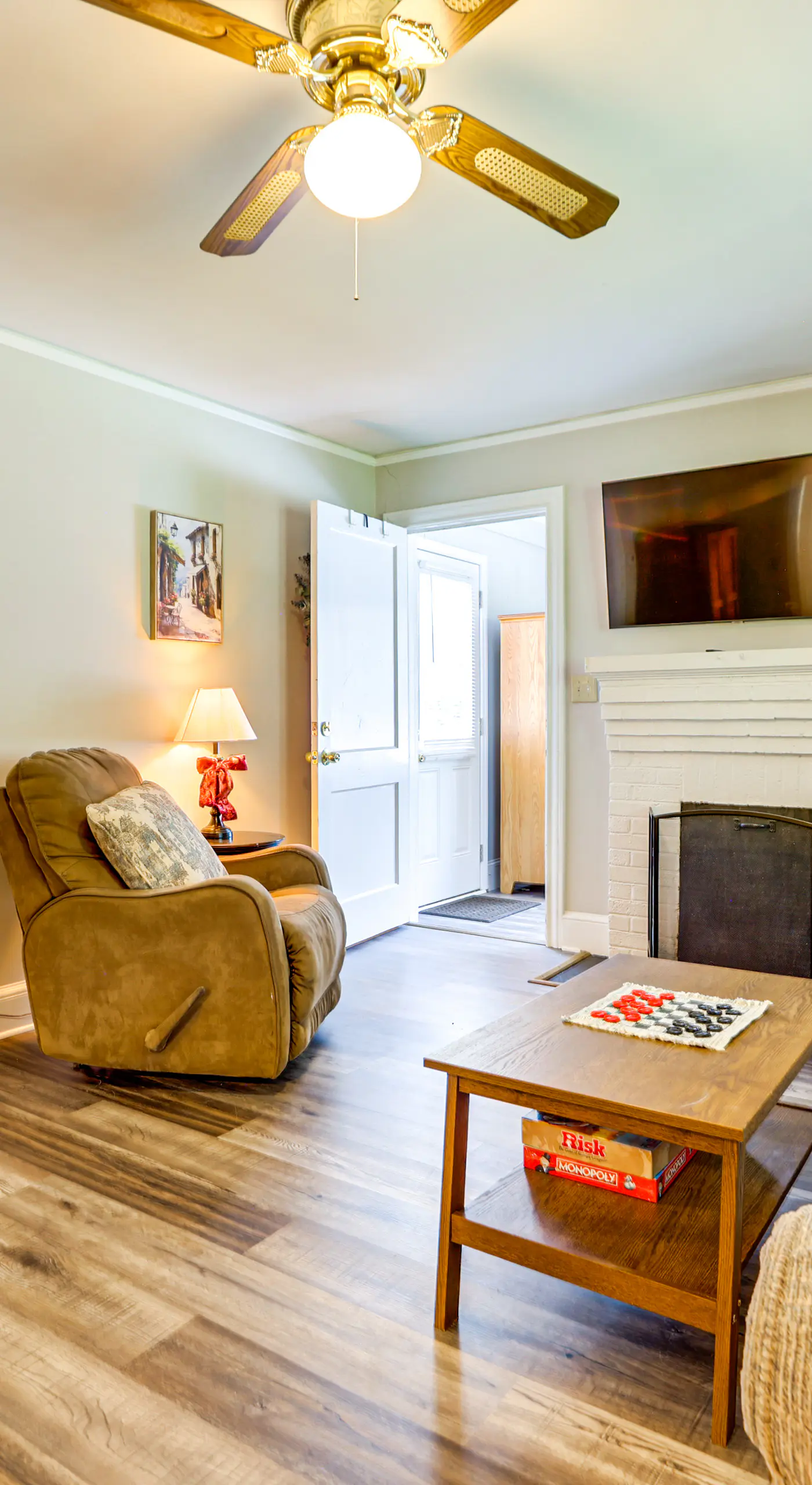< 1 Mi to Paris Mtn State Park: Retreat w/ Deck!