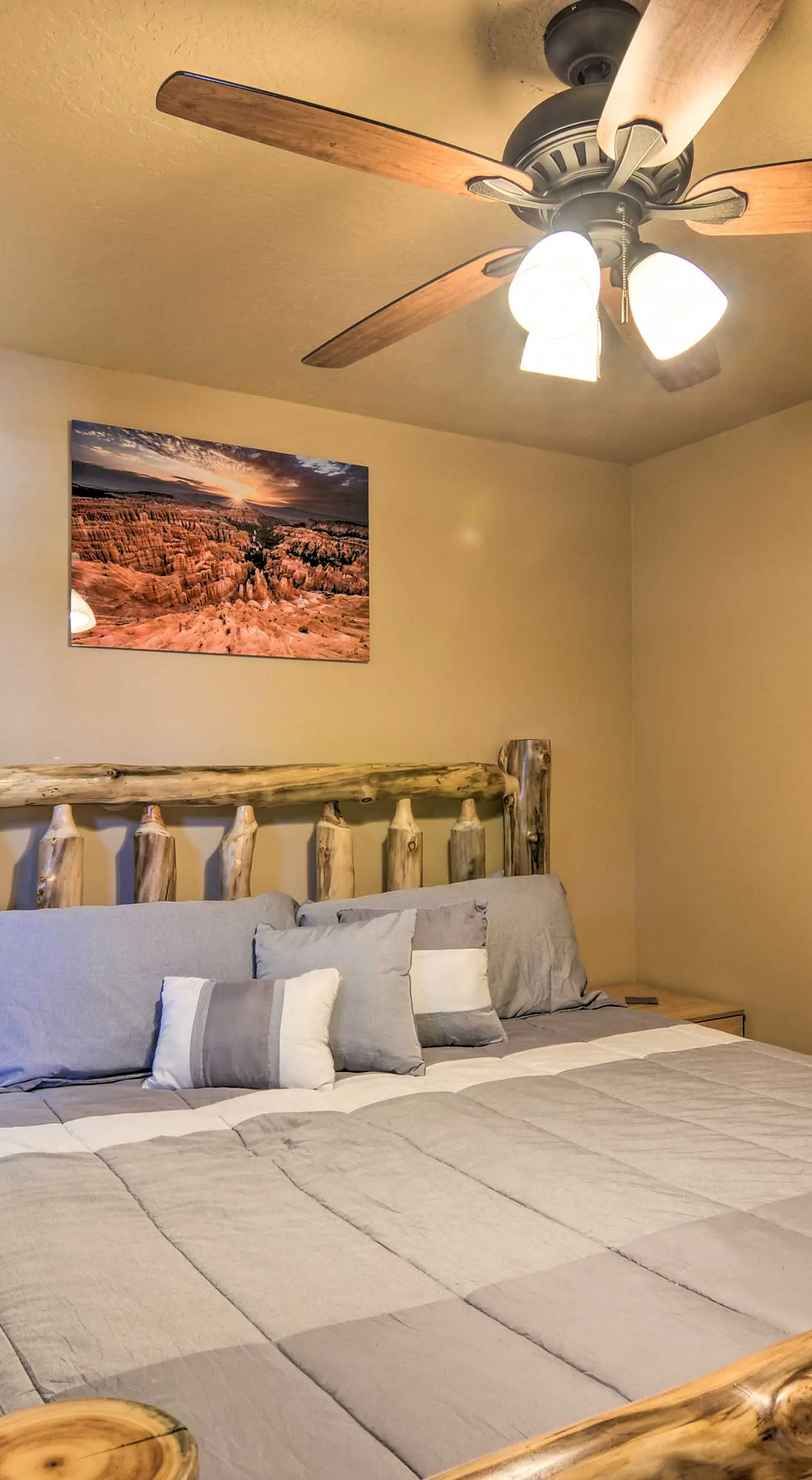 Whistling Woods Cabin: Meadow Views + Gas Grill!