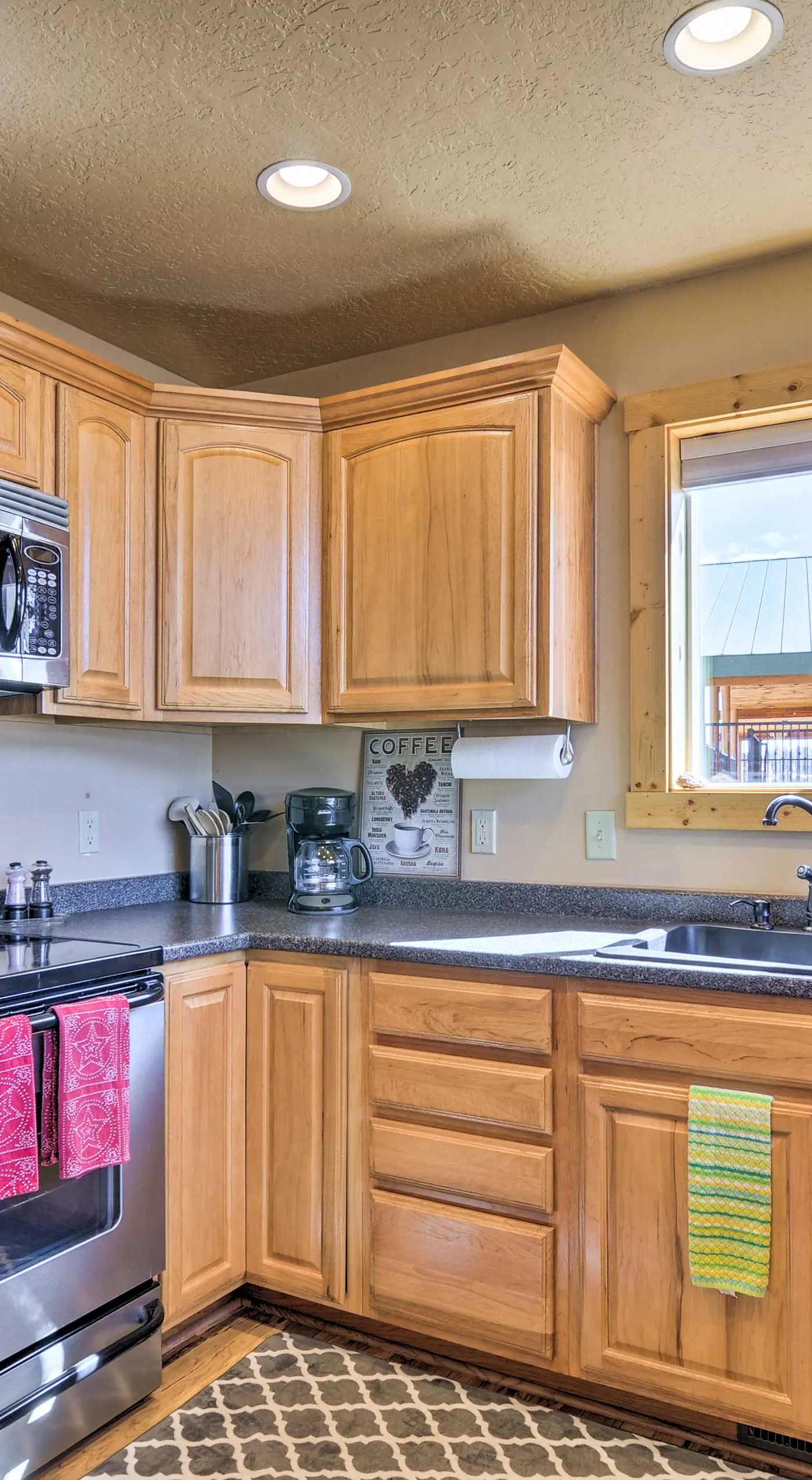 Whistling Woods Cabin: Meadow Views + Gas Grill!