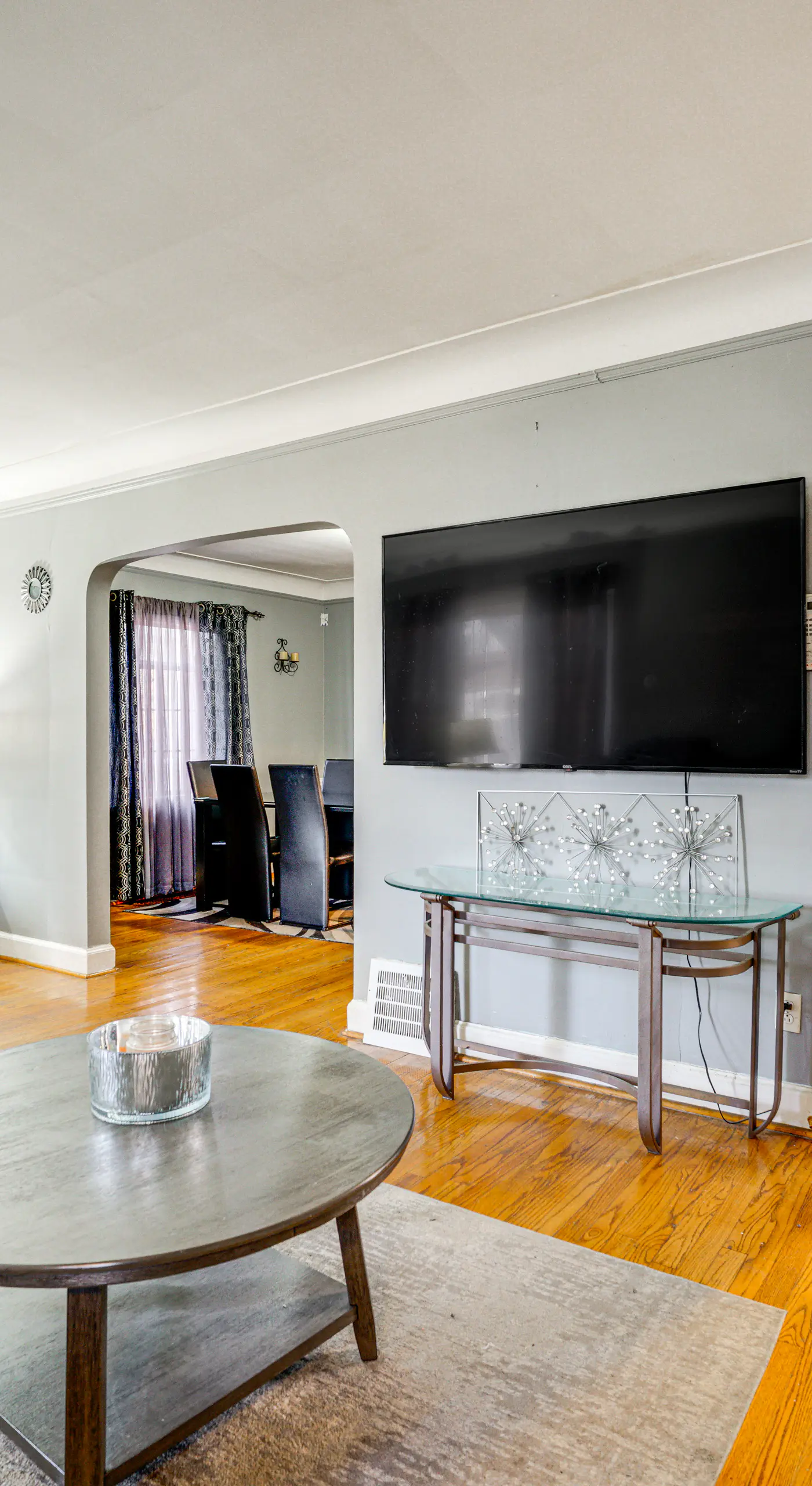 9 MI to Ford Field: Home Work Space & Yard!