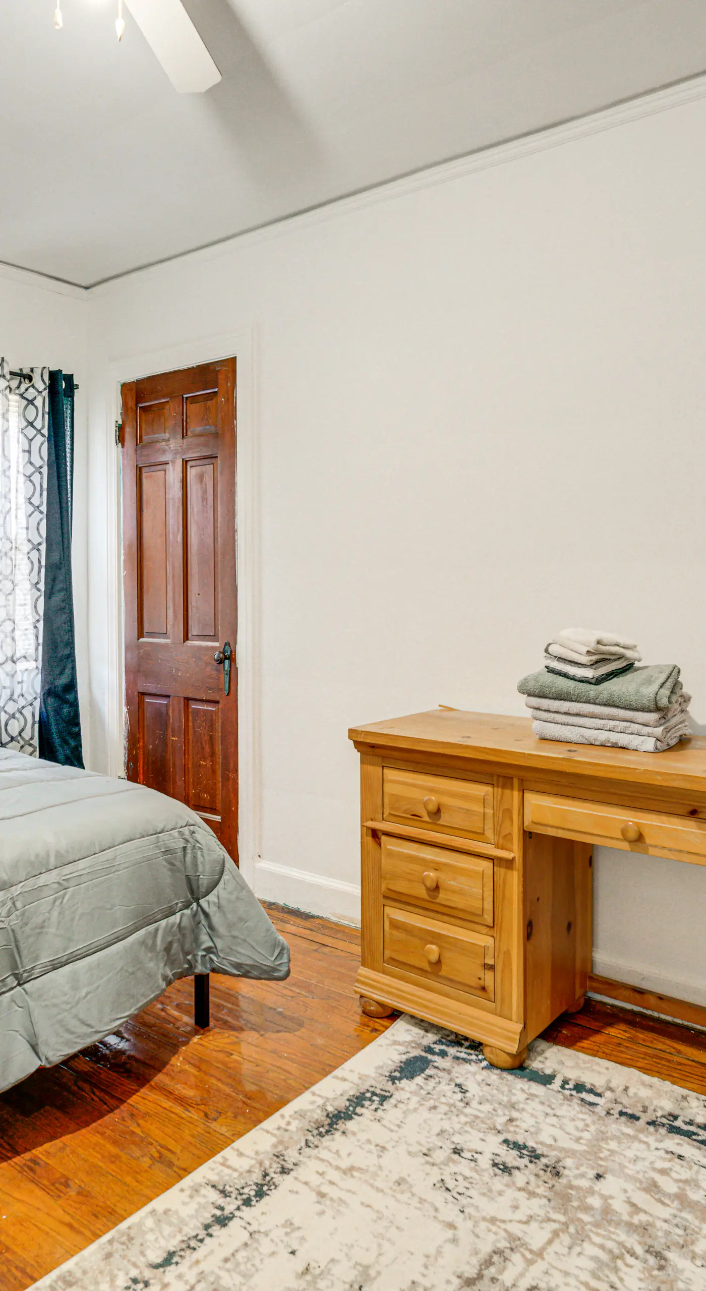 9 MI to Ford Field: Home Work Space & Yard!