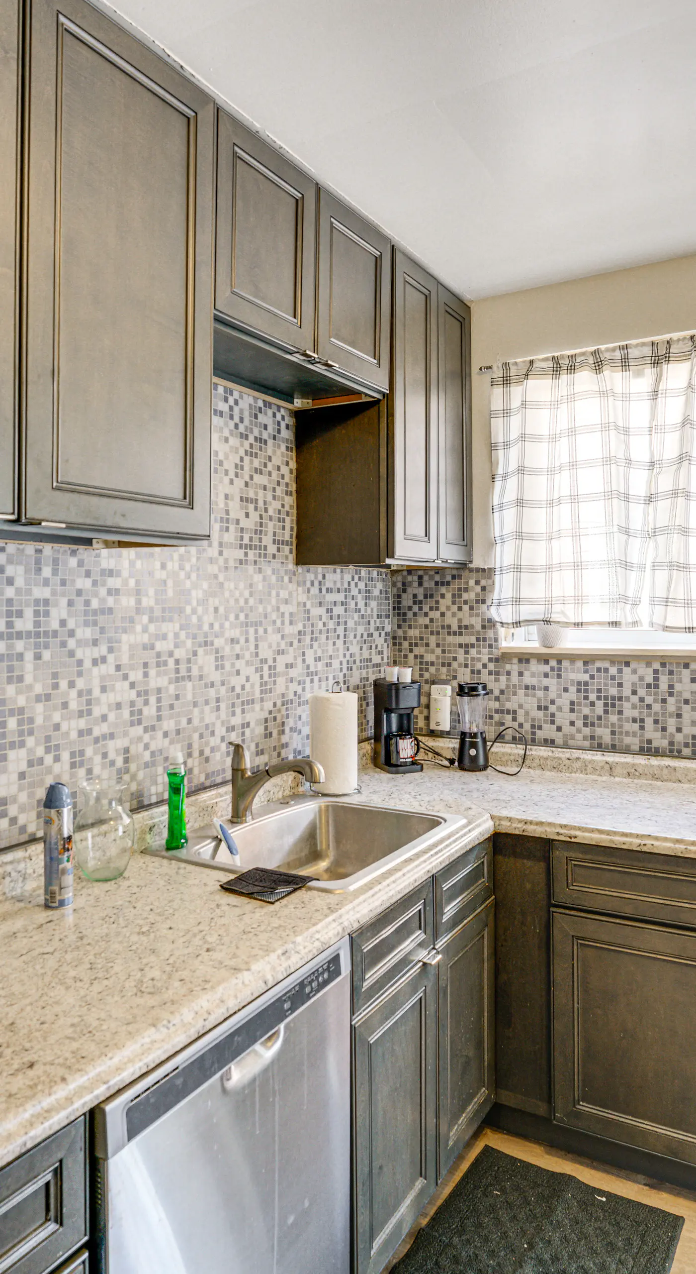9 MI to Ford Field: Home Work Space & Yard!