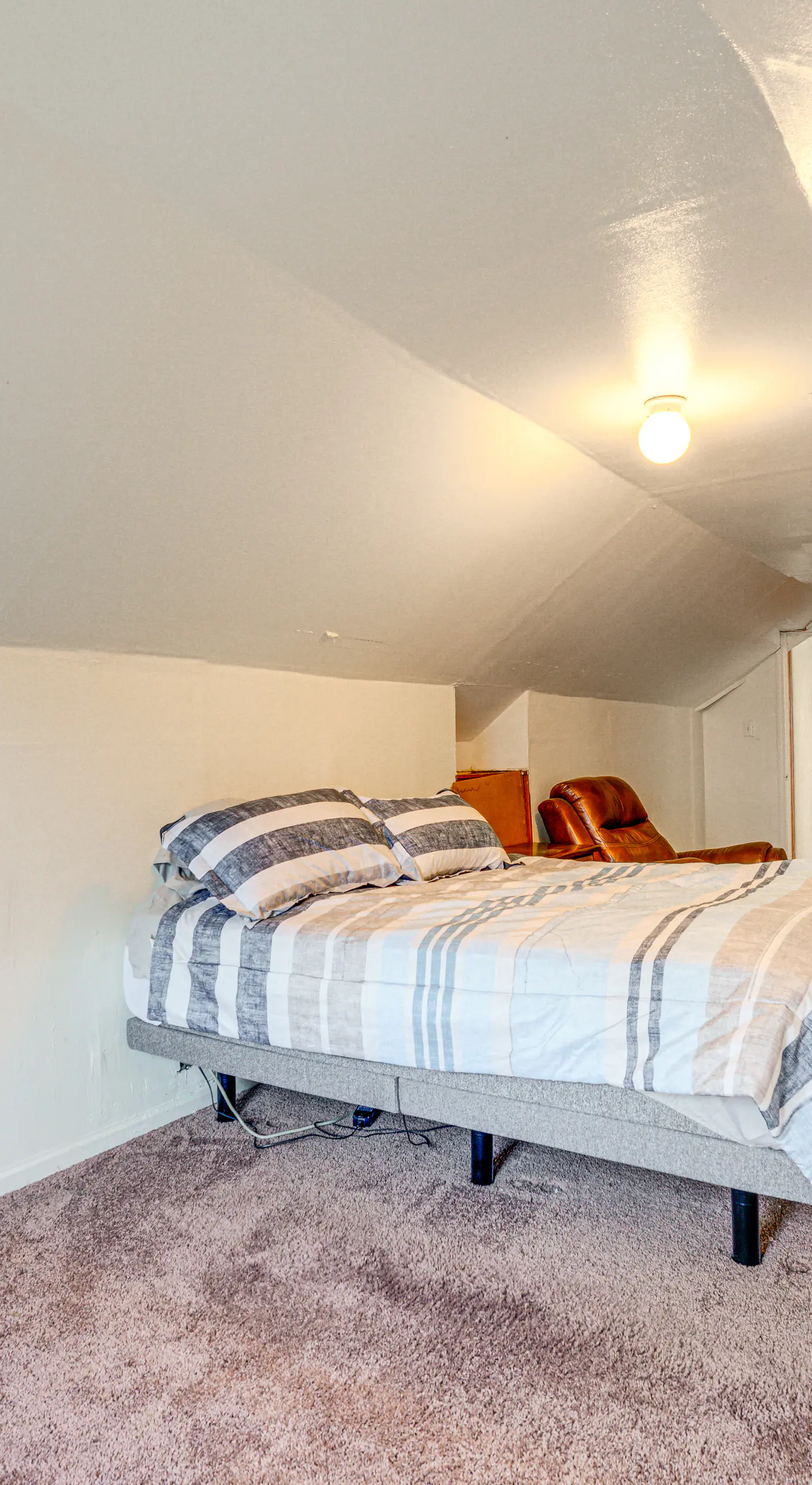 9 MI to Ford Field: Home Work Space & Yard!