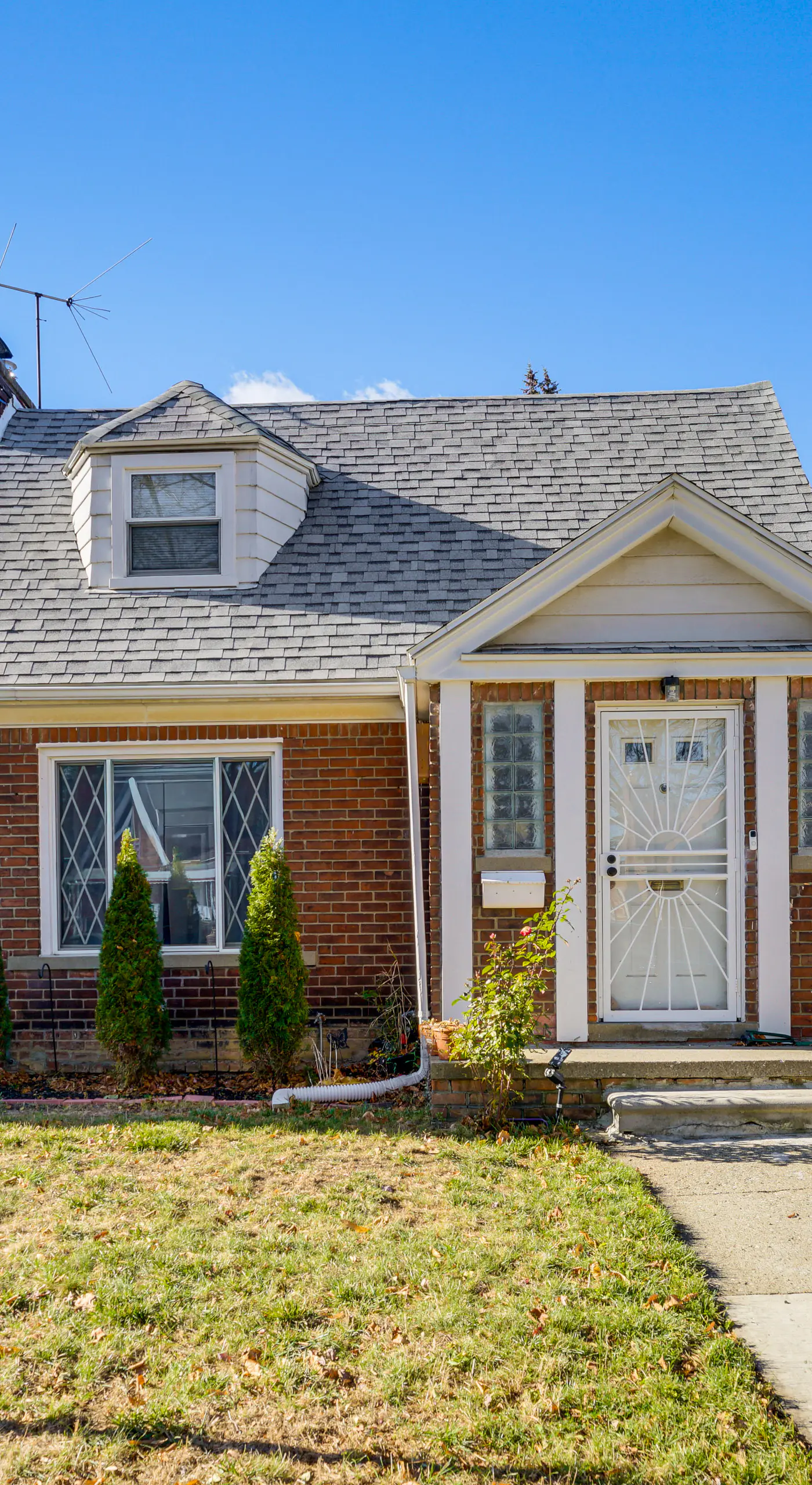 9 MI to Ford Field: Home Work Space & Yard!