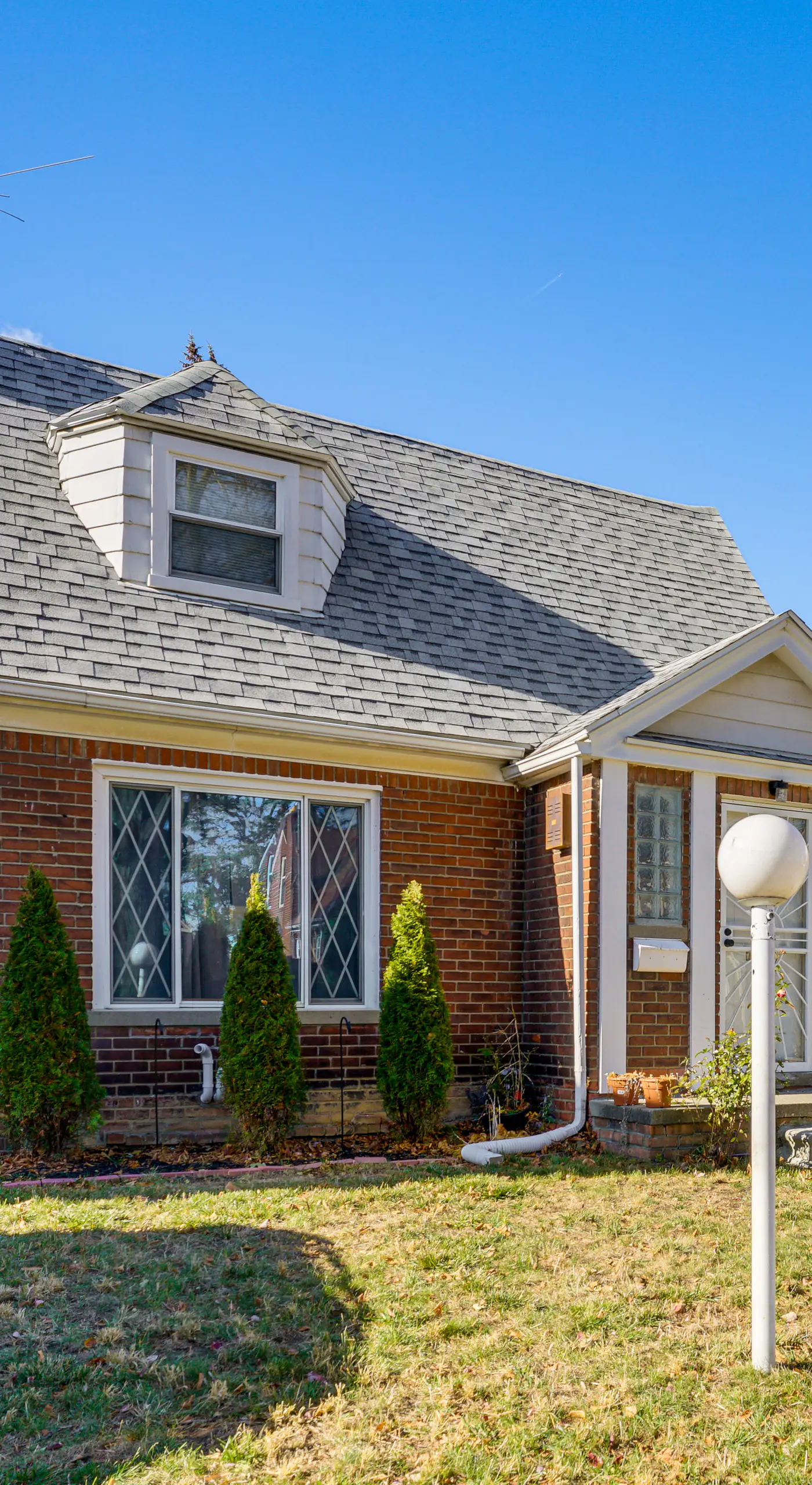 9 MI to Ford Field: Home Work Space & Yard!