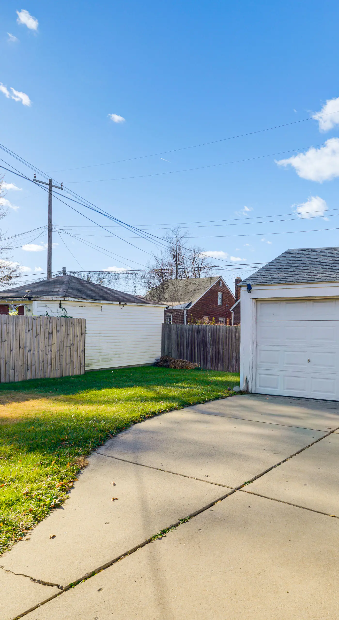 9 MI to Ford Field: Home Work Space & Yard!