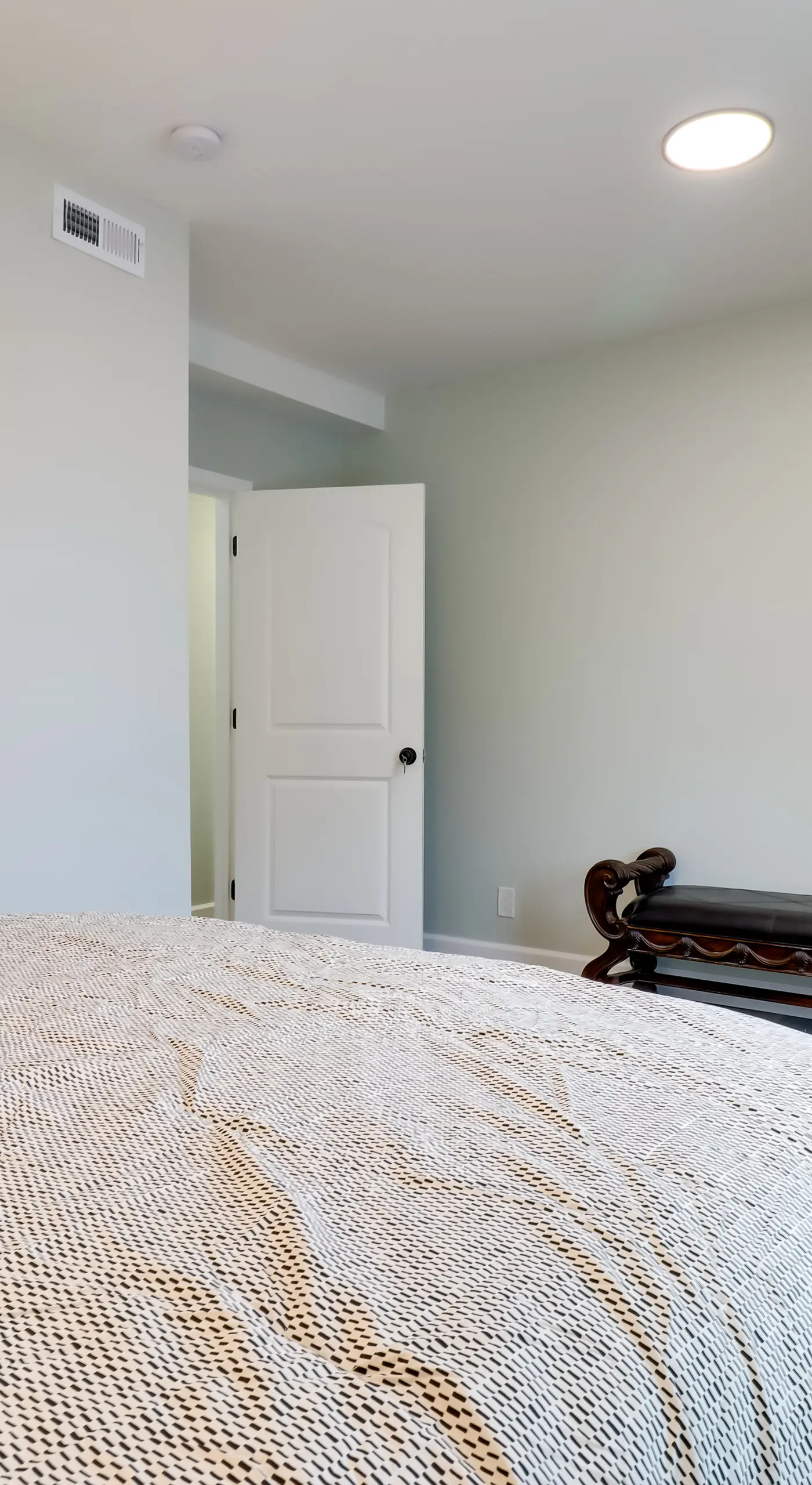 Near Midtown & Medical District! Updated Unit