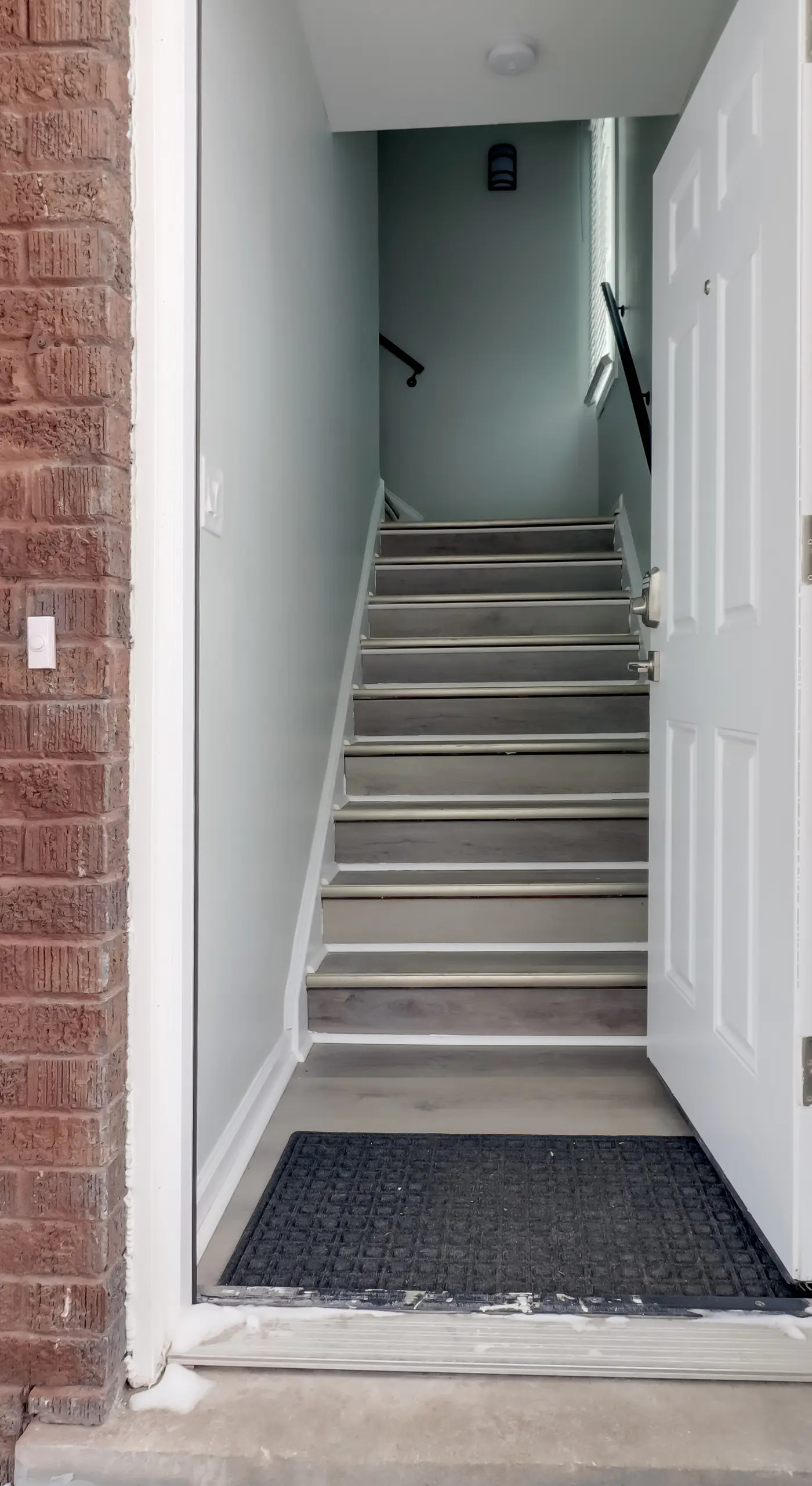 Near Midtown & Medical District! Updated Unit