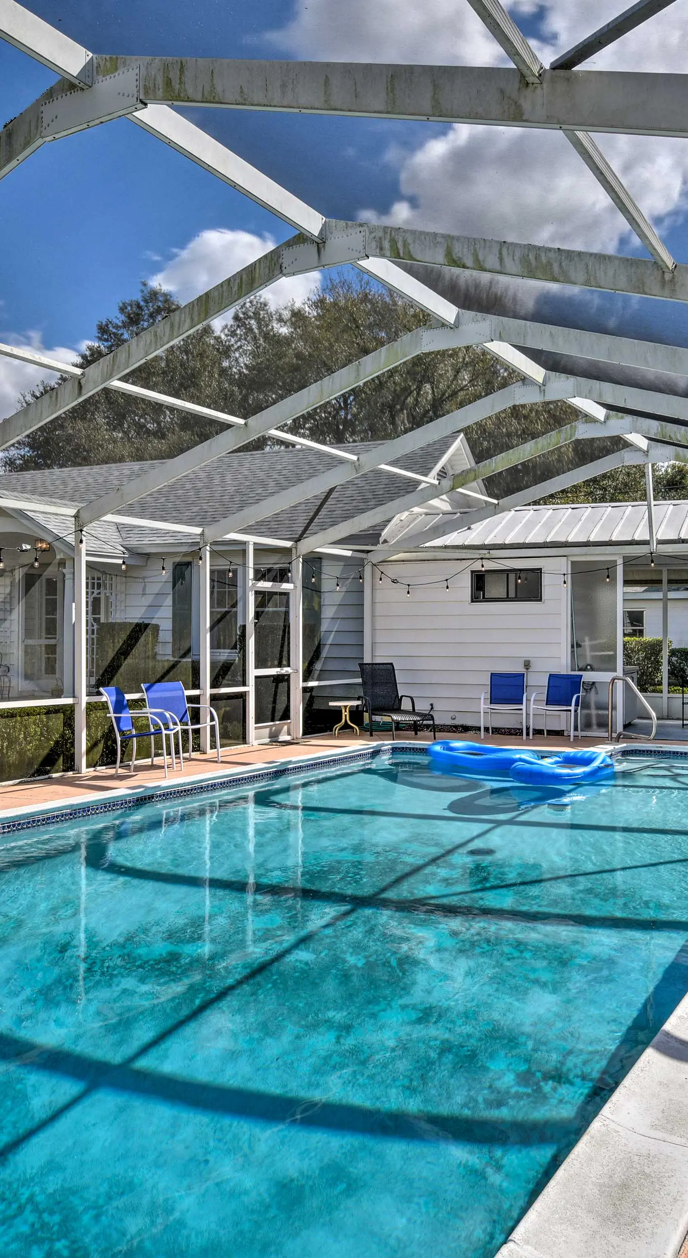Cottage w/ Private Pool - Walk to Lake Wales!