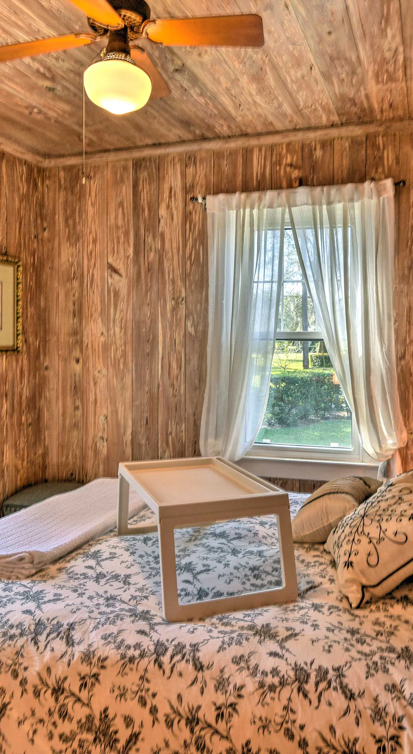 Cottage w/ Private Pool - Walk to Lake Wales!
