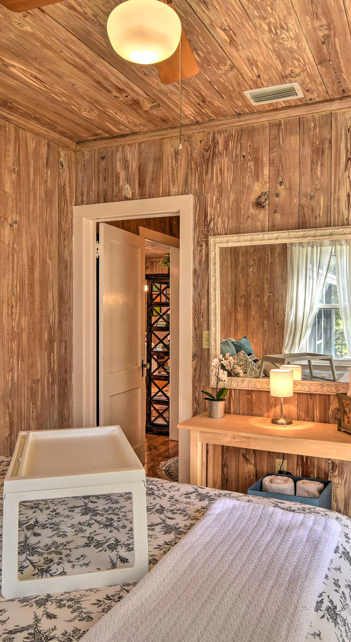 Cottage w/ Private Pool - Walk to Lake Wales!